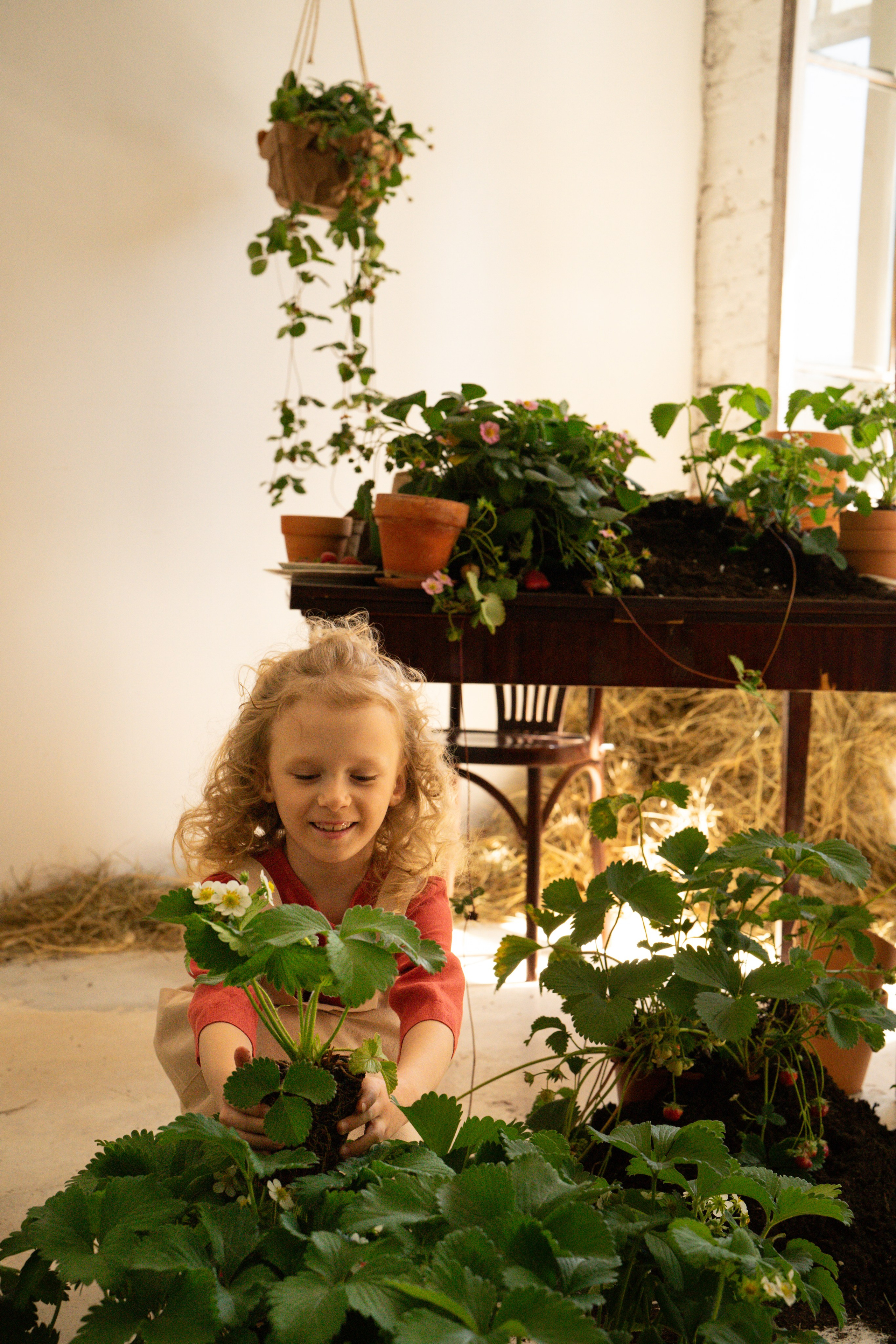 Маленькие садоводы. Ваш фотограф Tetiana Kolos, найду самый удачный ракурс и словлю момент