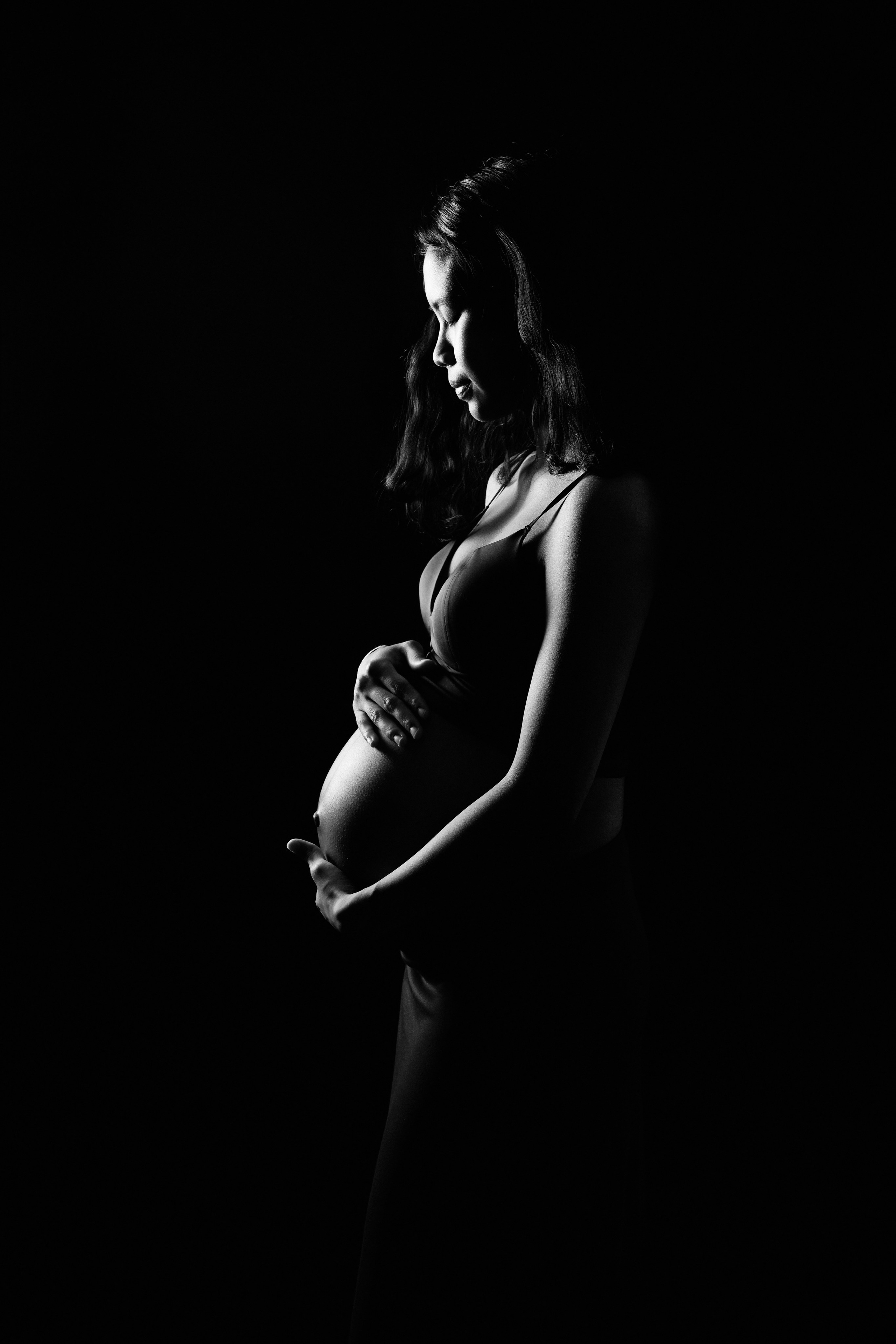 Babybauch. Neugeborenenfotografin und Retoucher in Augsburg Nastassia Schneider