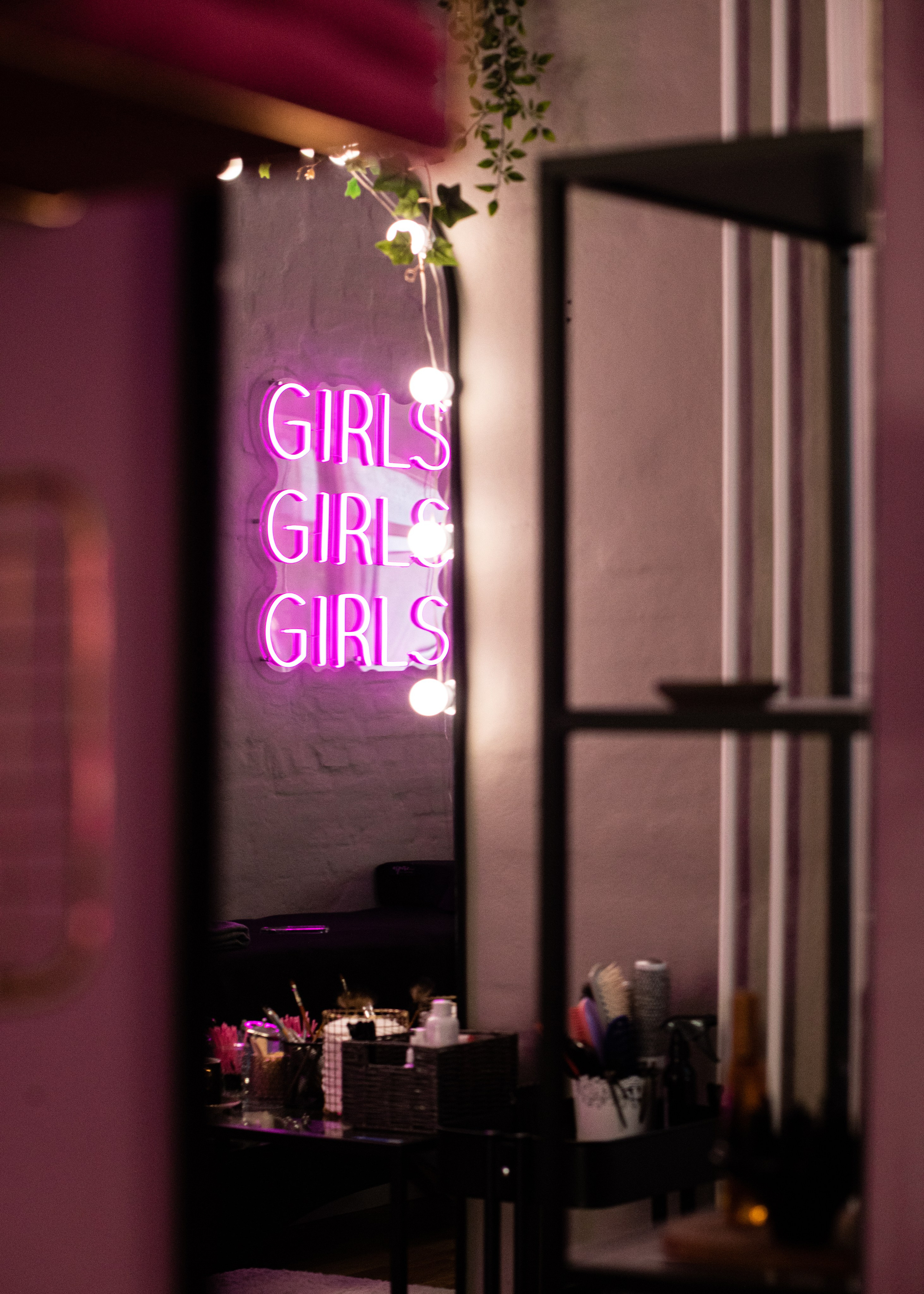 G-spot CPH (beauty salon). Professional wedding photographer in Copenhagen, Denmark — Julia Byron