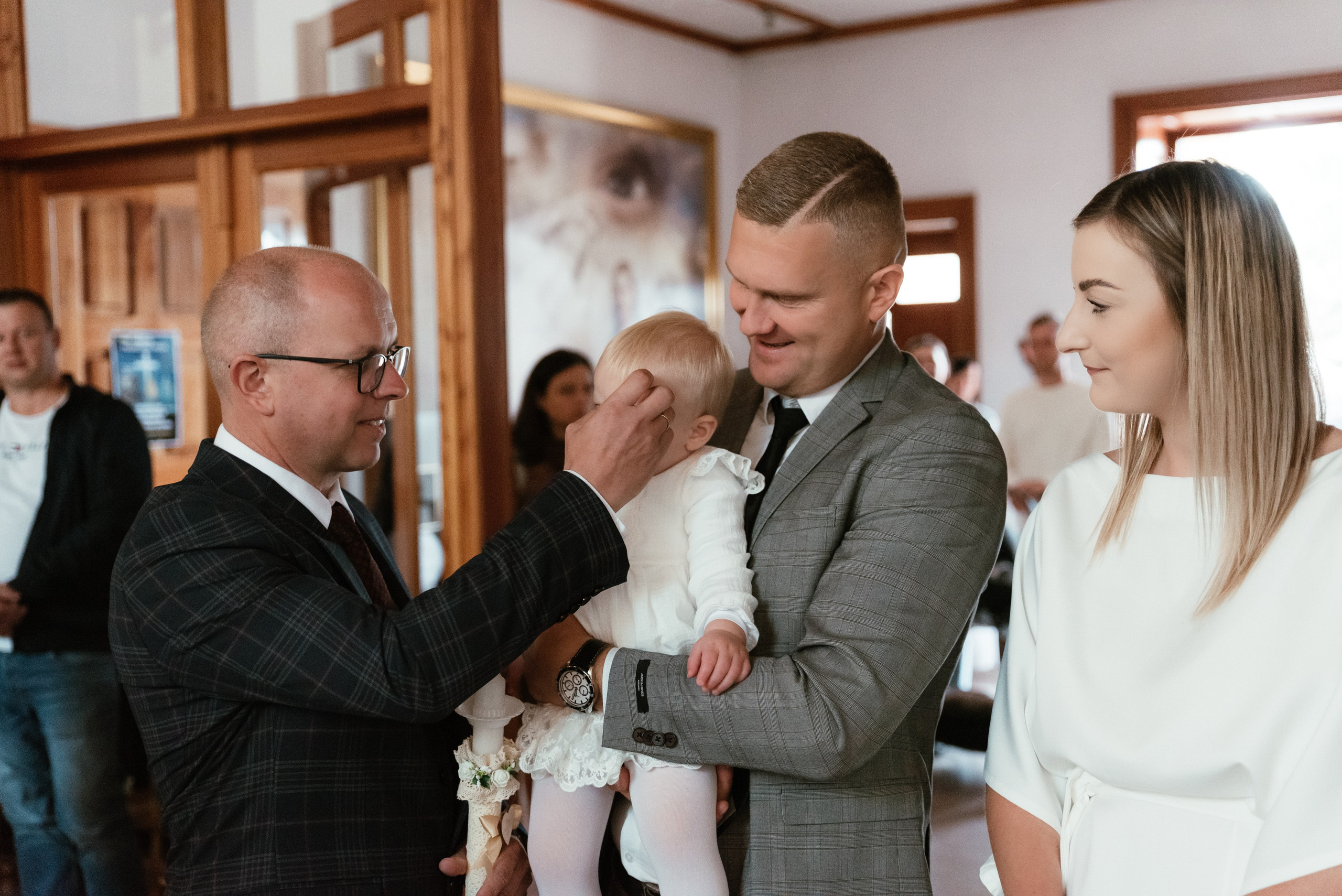 Chrzest Pola. Eugene Save – Fotograf Ślubny i Rodzinny | Warszawa i Cała Polska