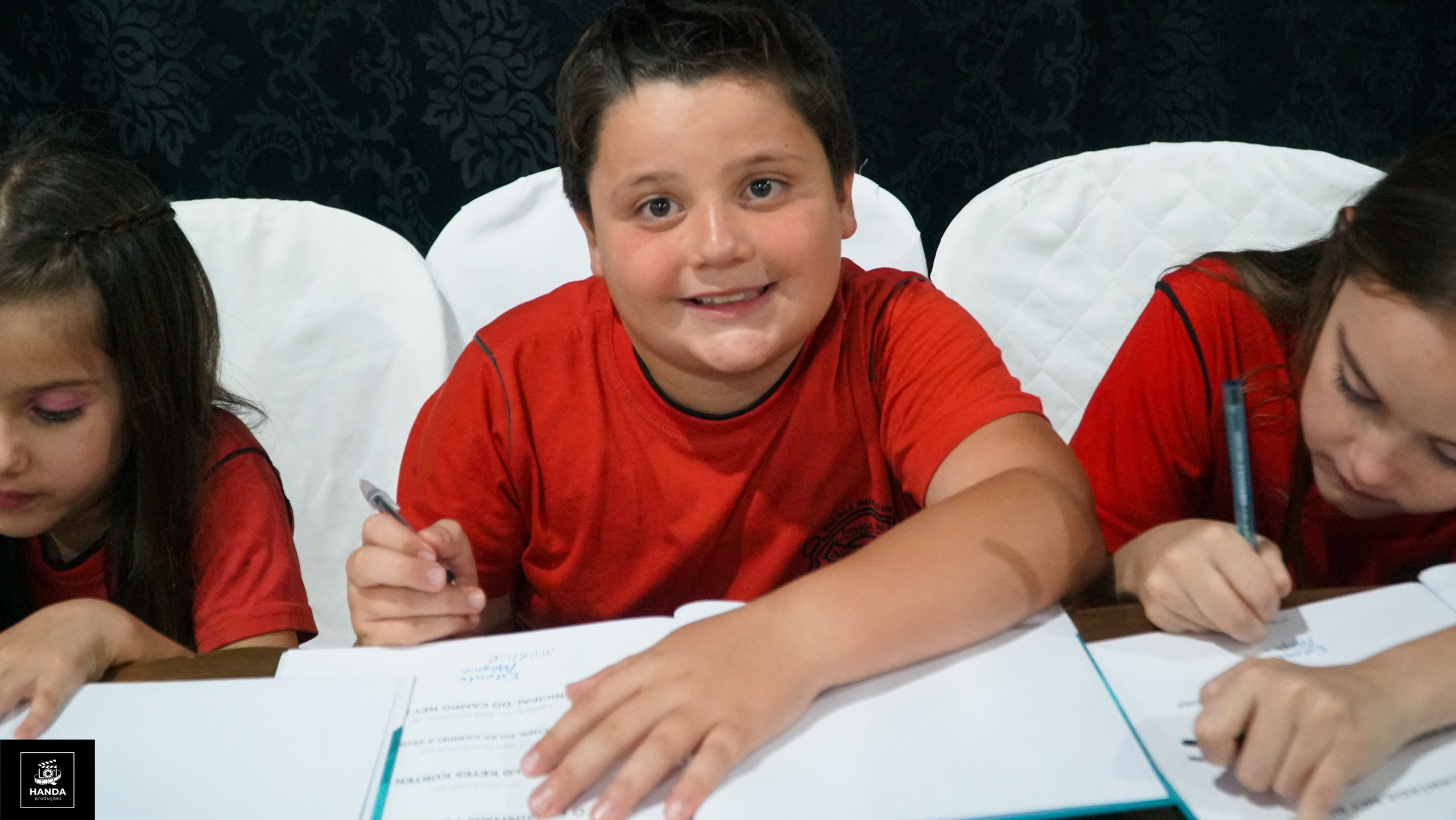 Noite autógrafos colégio Aurélio Buarque de Holanda. Handa Produções