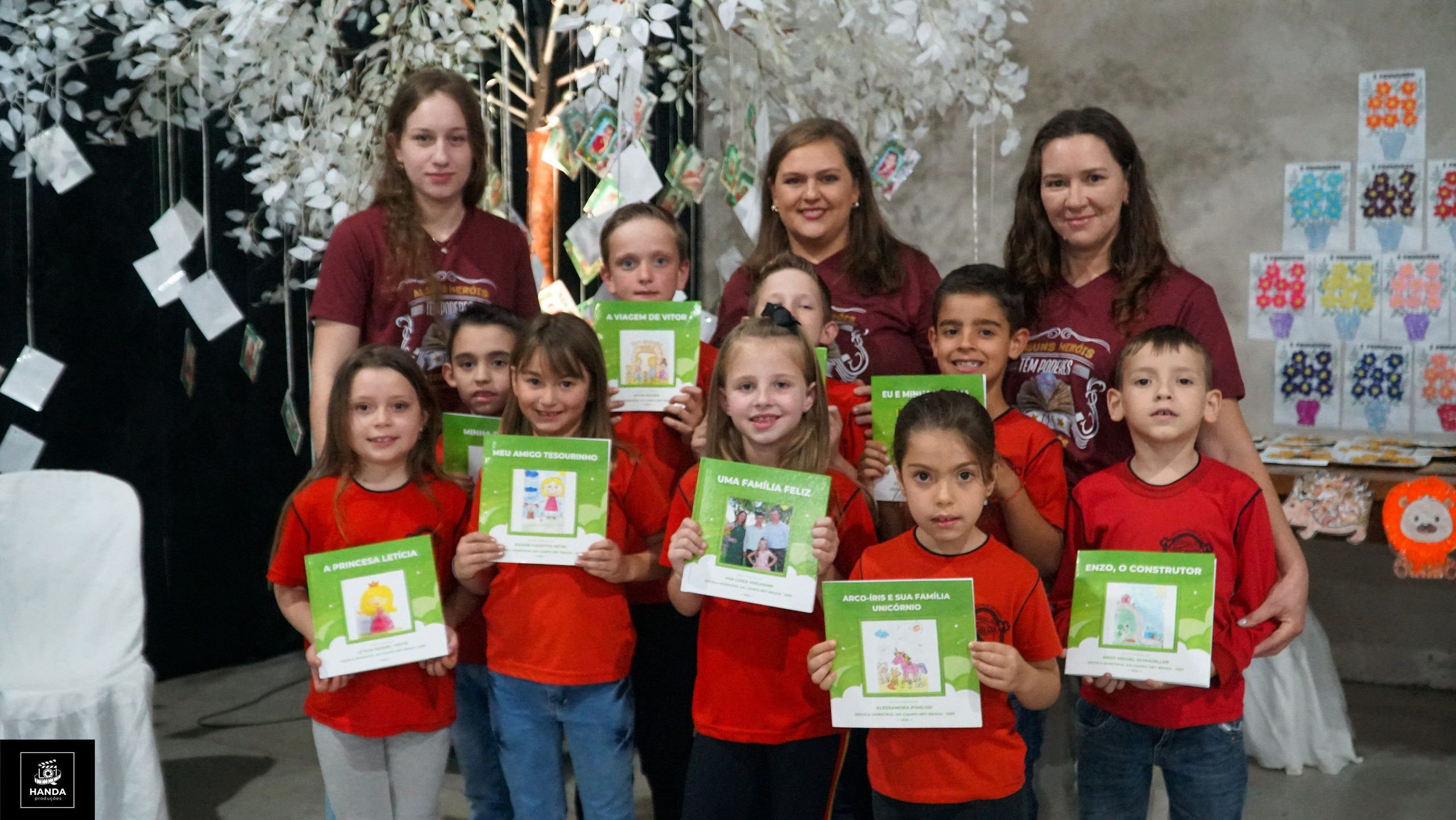 Noite autógrafos colégio Aurélio Buarque de Holanda. Handa Produções