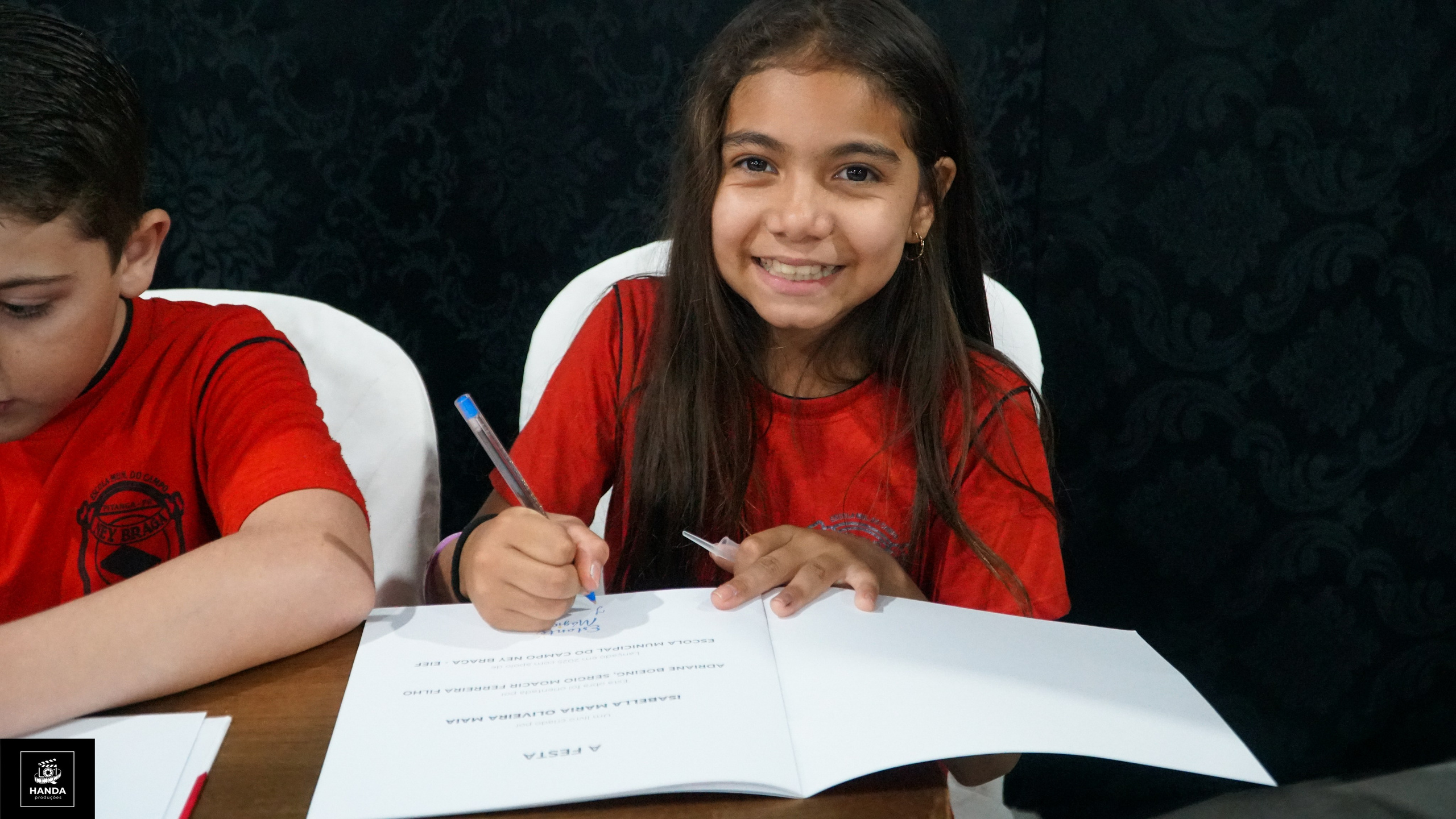 Noite autógrafos colégio Aurélio Buarque de Holanda. Handa Produções
