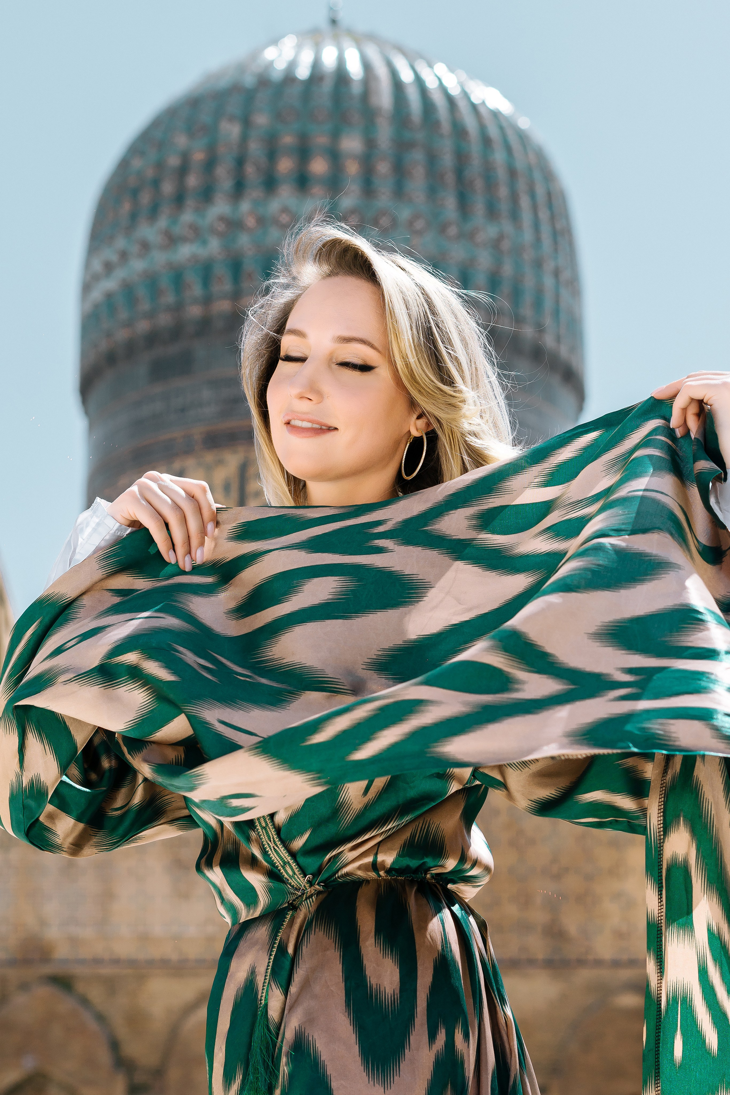 A long dress for a photo shoot. Photographer in Uzbekistan and Samarkand Djasur Marupov