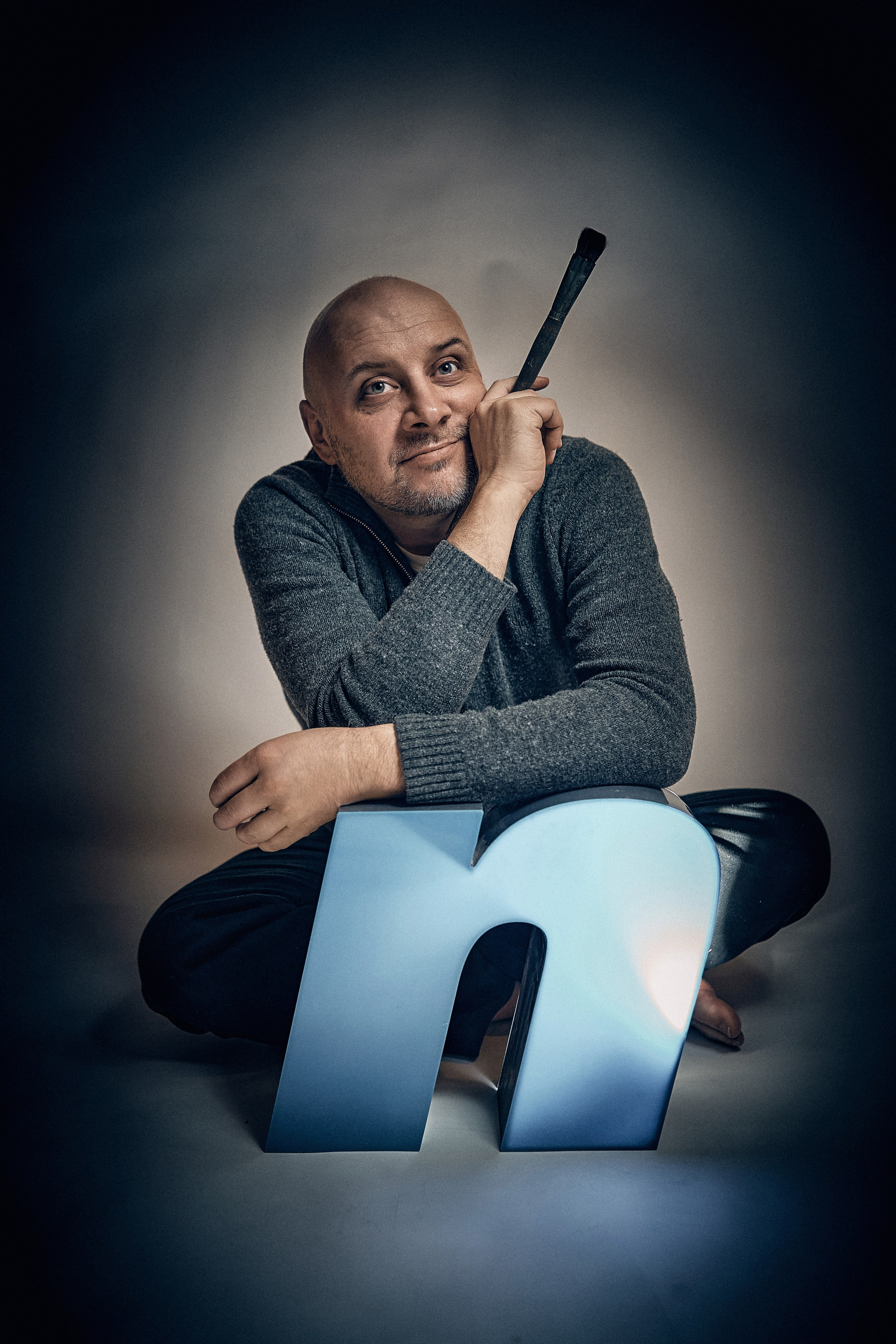 Portret Malarza - Simeon Genew - Portrety w studio - Fotograf i wideograf Andriej Szypiłow