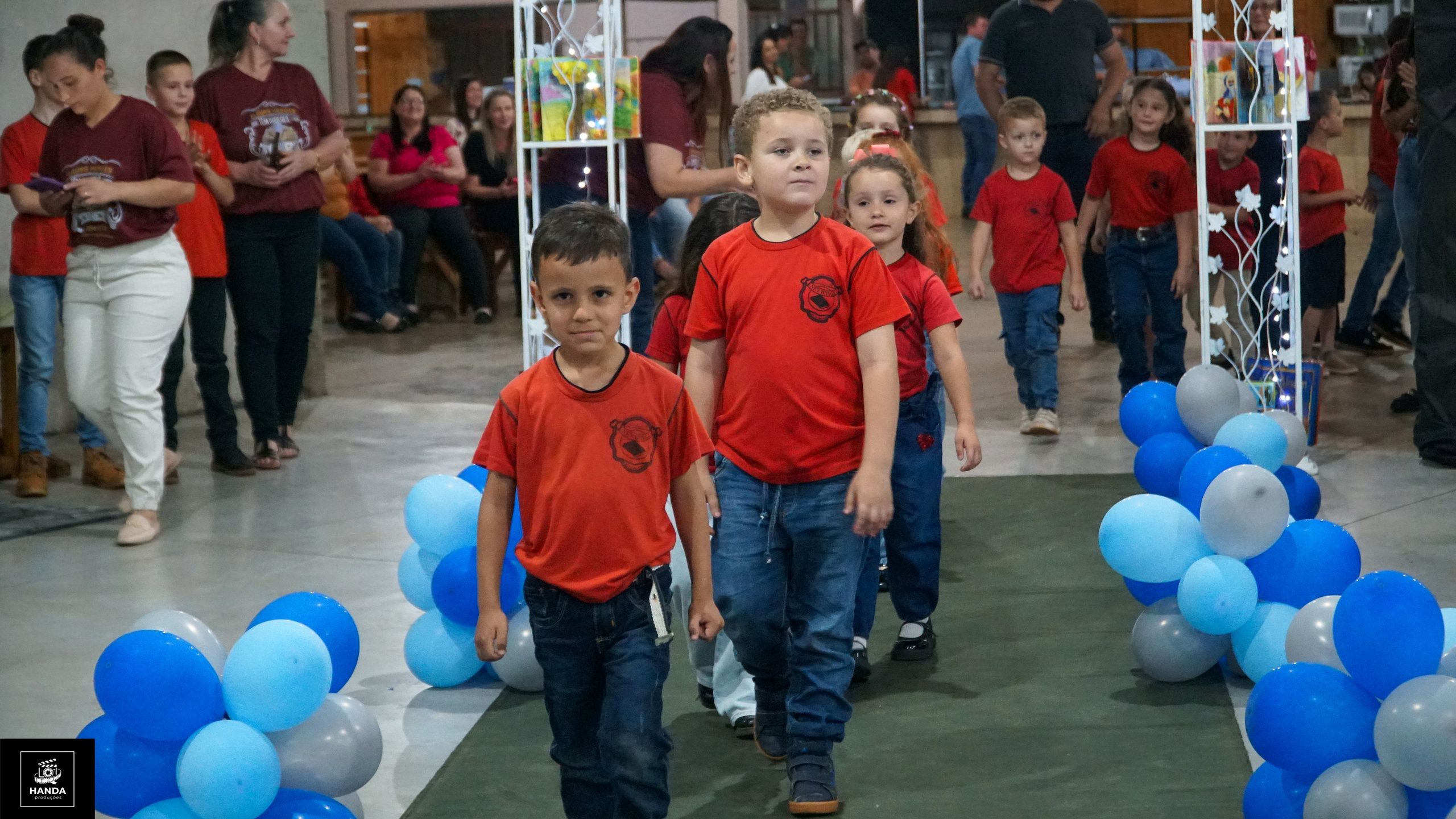 Noite autógrafos colégio Aurélio Buarque de Holanda. Handa Produções