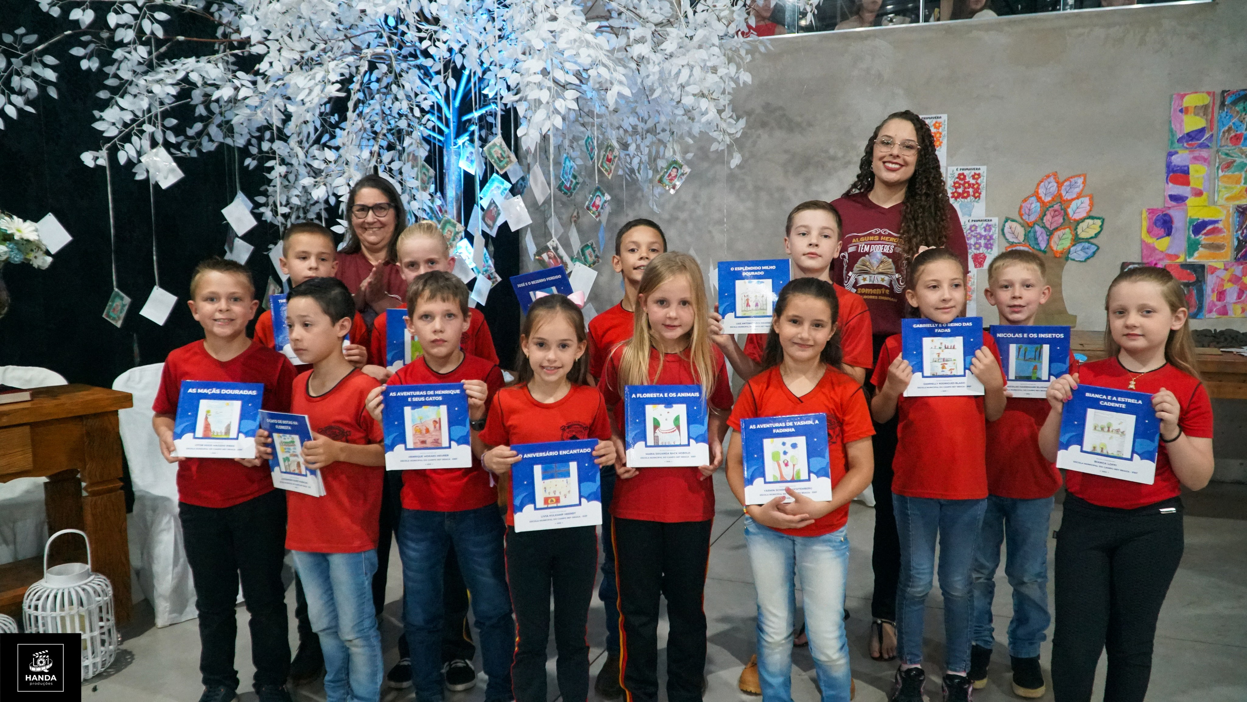 Noite autógrafos colégio Aurélio Buarque de Holanda. Handa Produções