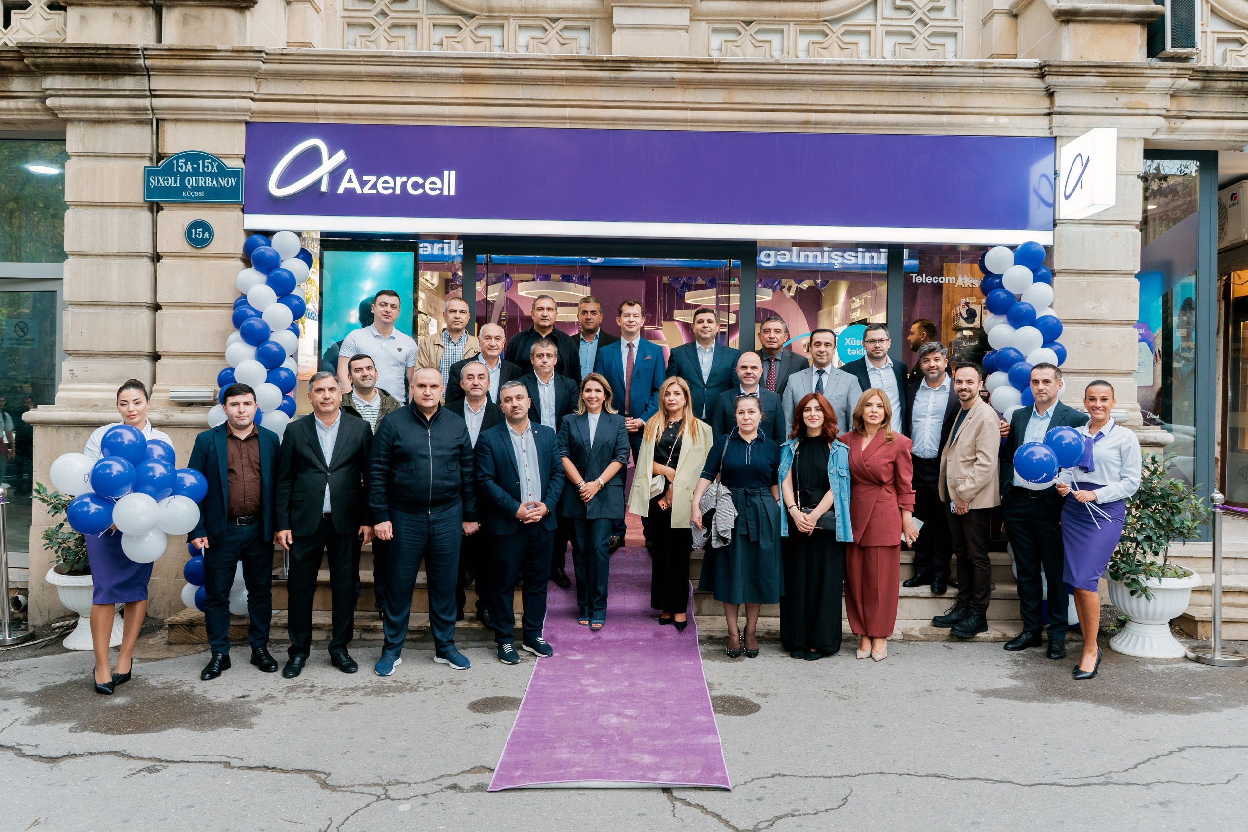 Открытие нового магазина Azercell. Фотограф Вяли Маммедов