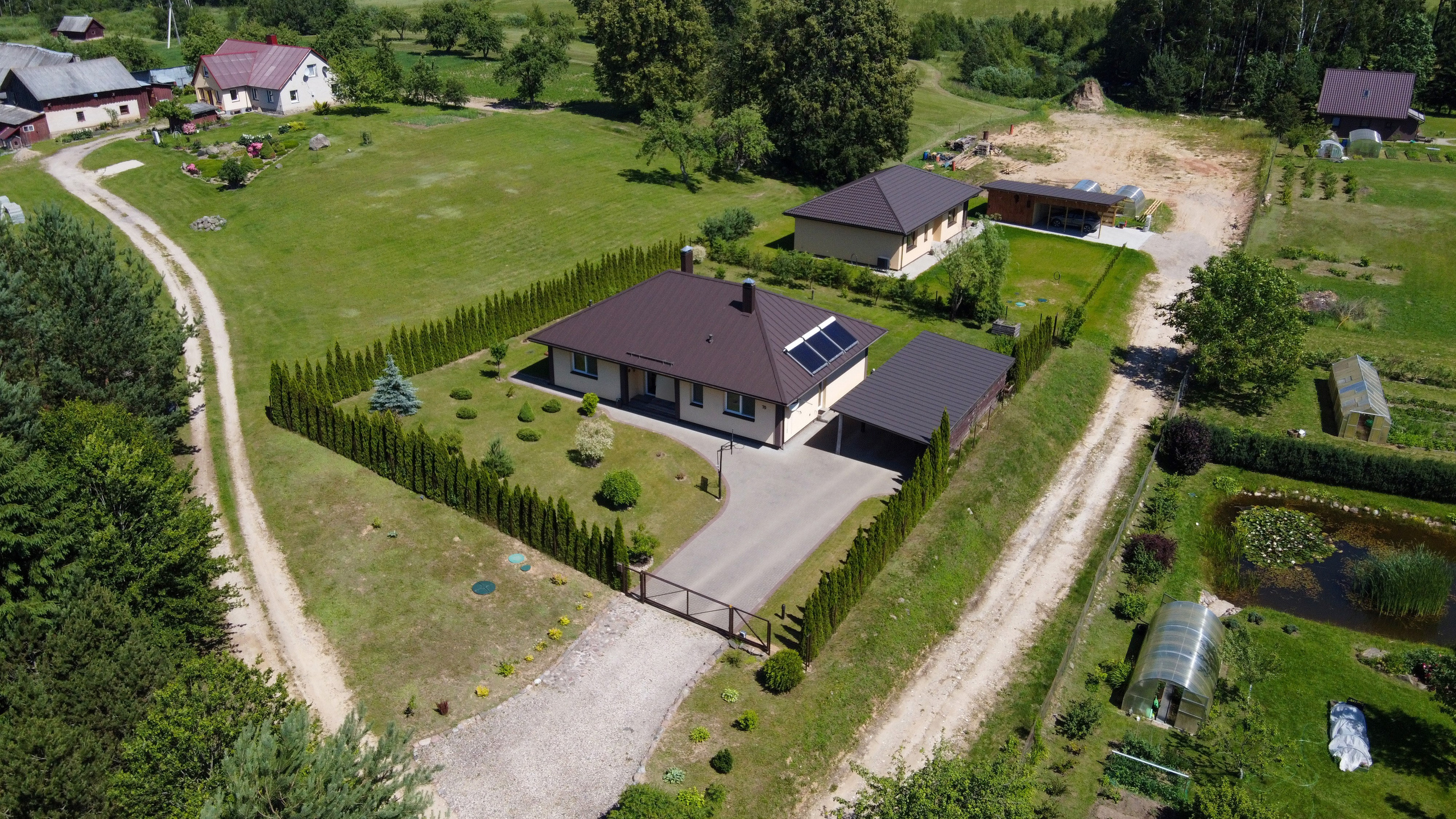 Žudiškių k. Ežero g. 70, Rešes sen. Elina Sapiega fotografė Vilniuje