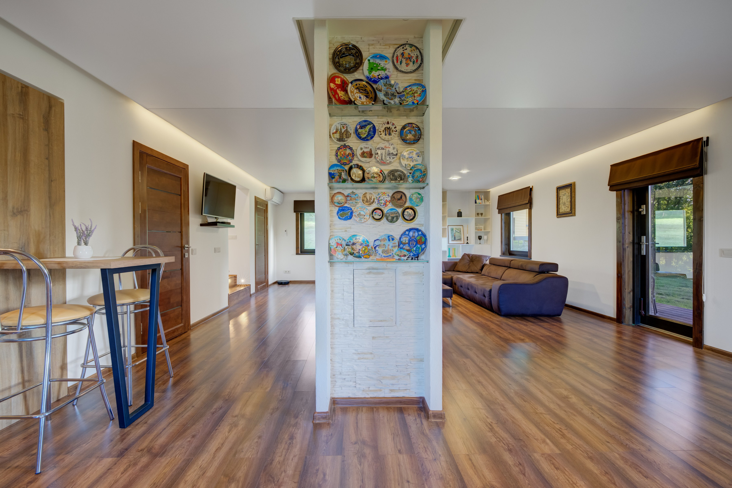 Sadyba Vinliaus r. prie ežero. Elina Sapiega fotografė Vilniuje