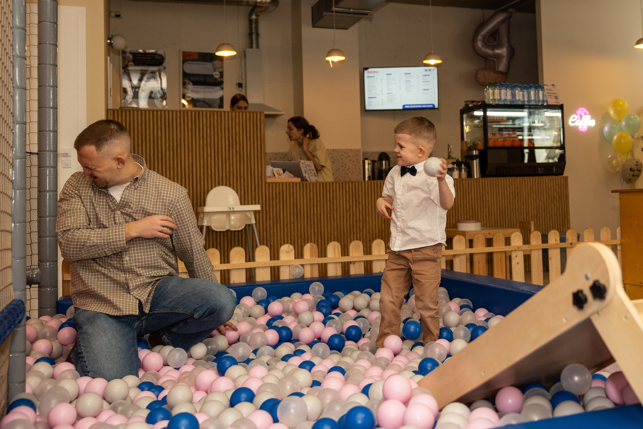 День рождения Артёма 24 января 2026 года. Семейный и детский фотограф в Варшаве Мила Бобровская