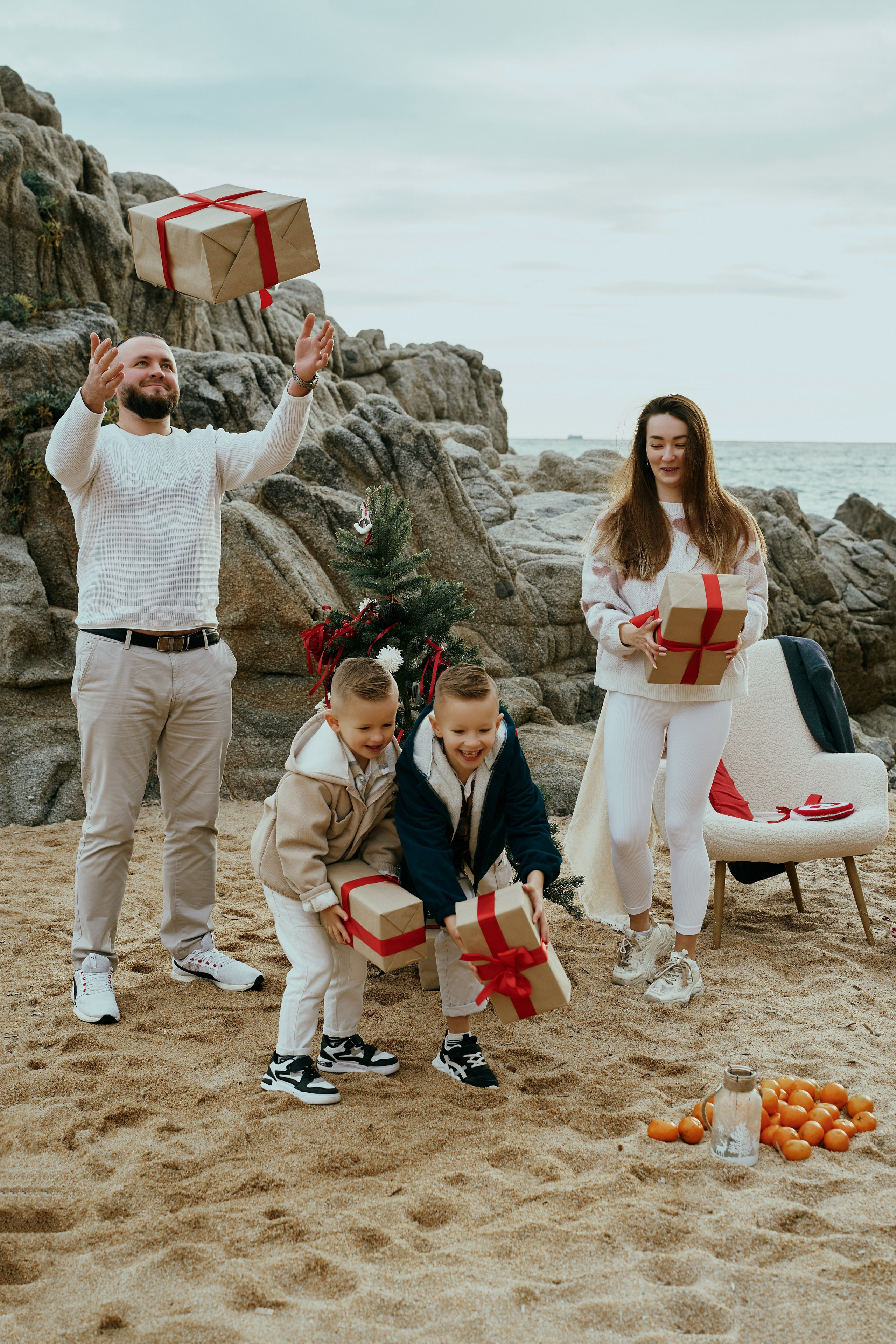 Рождество на пляже. Большая семья. Фотограф в Барселоне Жанна Захарченко