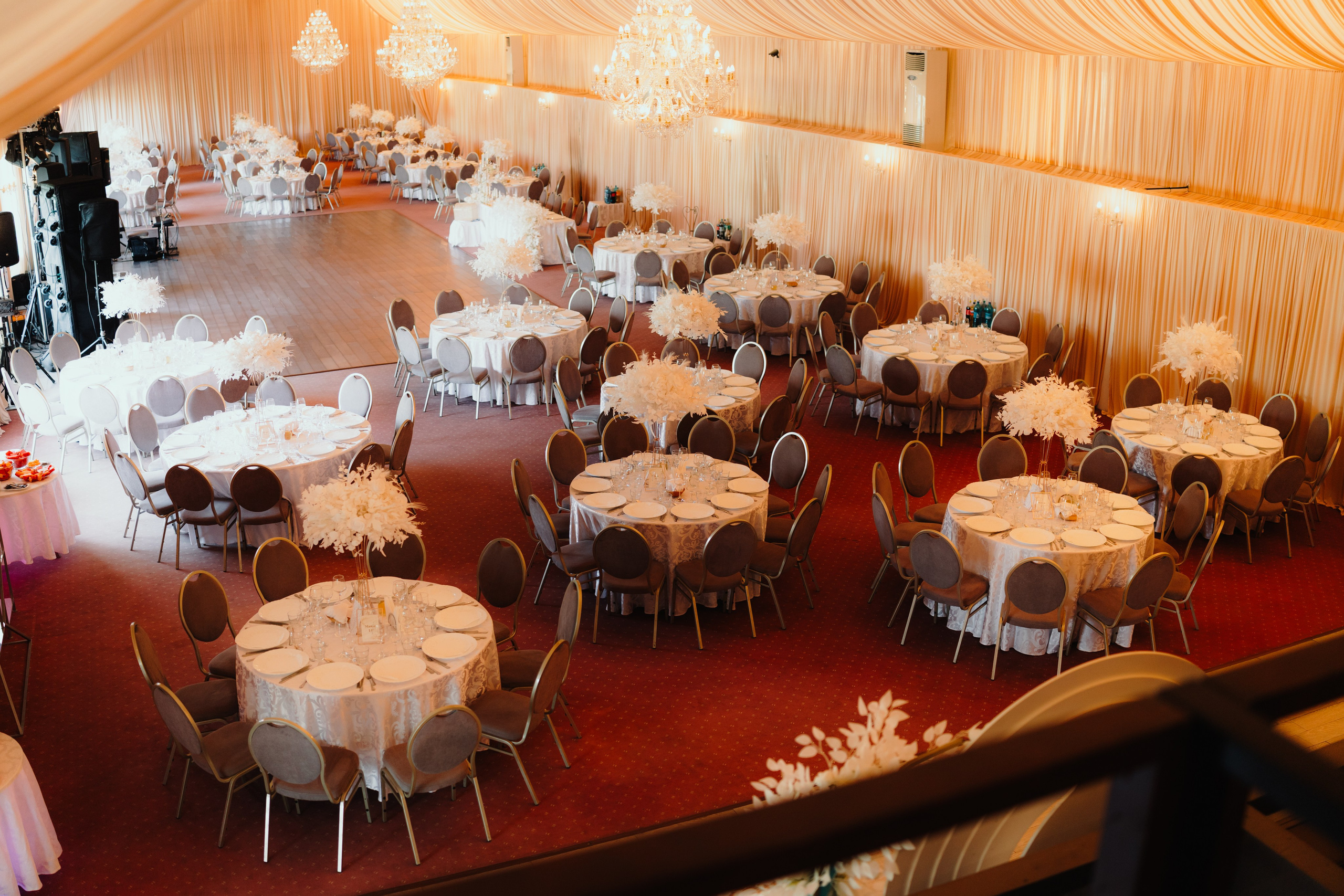 Interioare și Spații - Foto