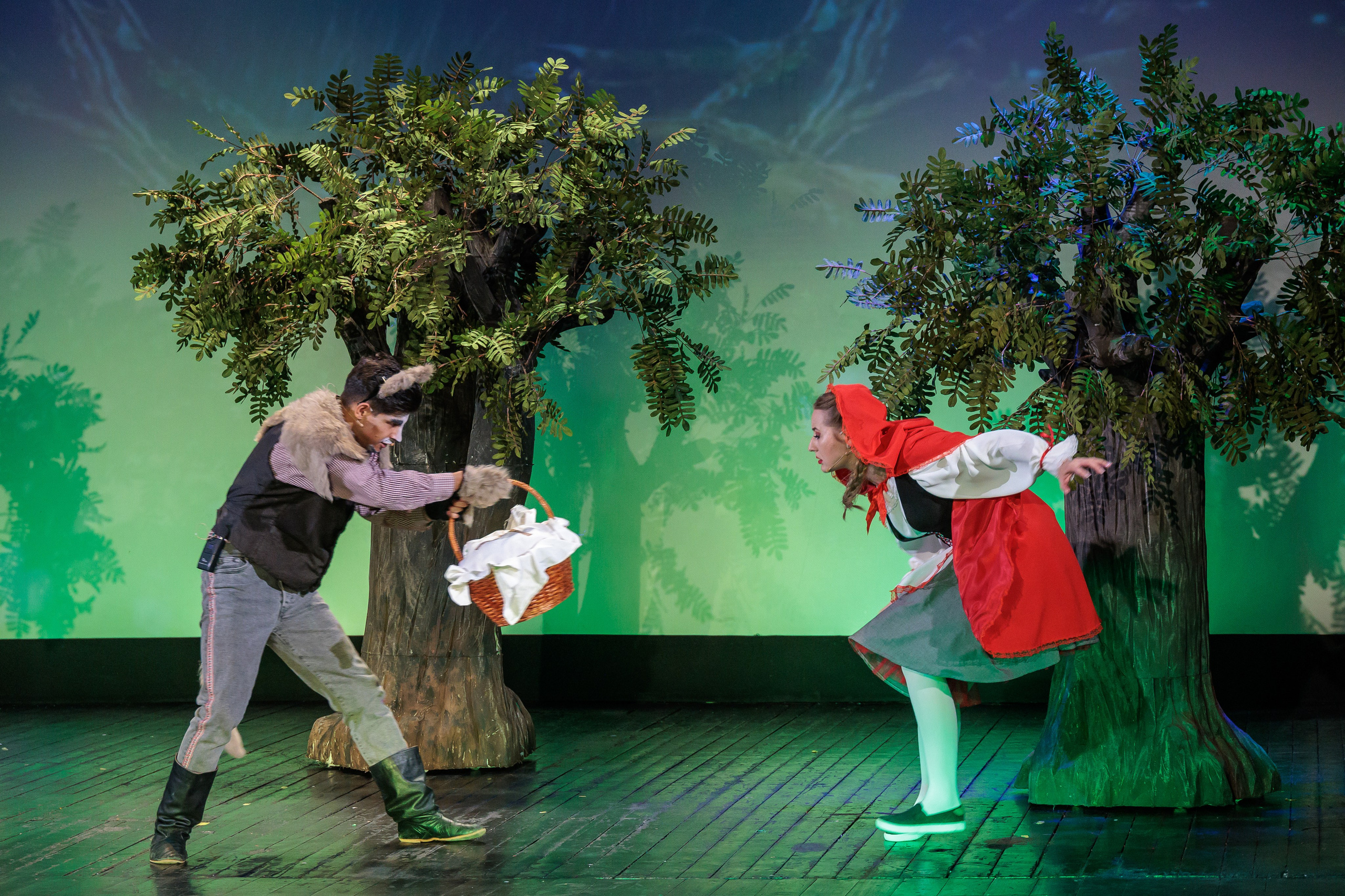 Clounella. Povestea Scufita rosie. ✔️ Фото Видео на свадьбы и крестины Молдова — Cinematic.md