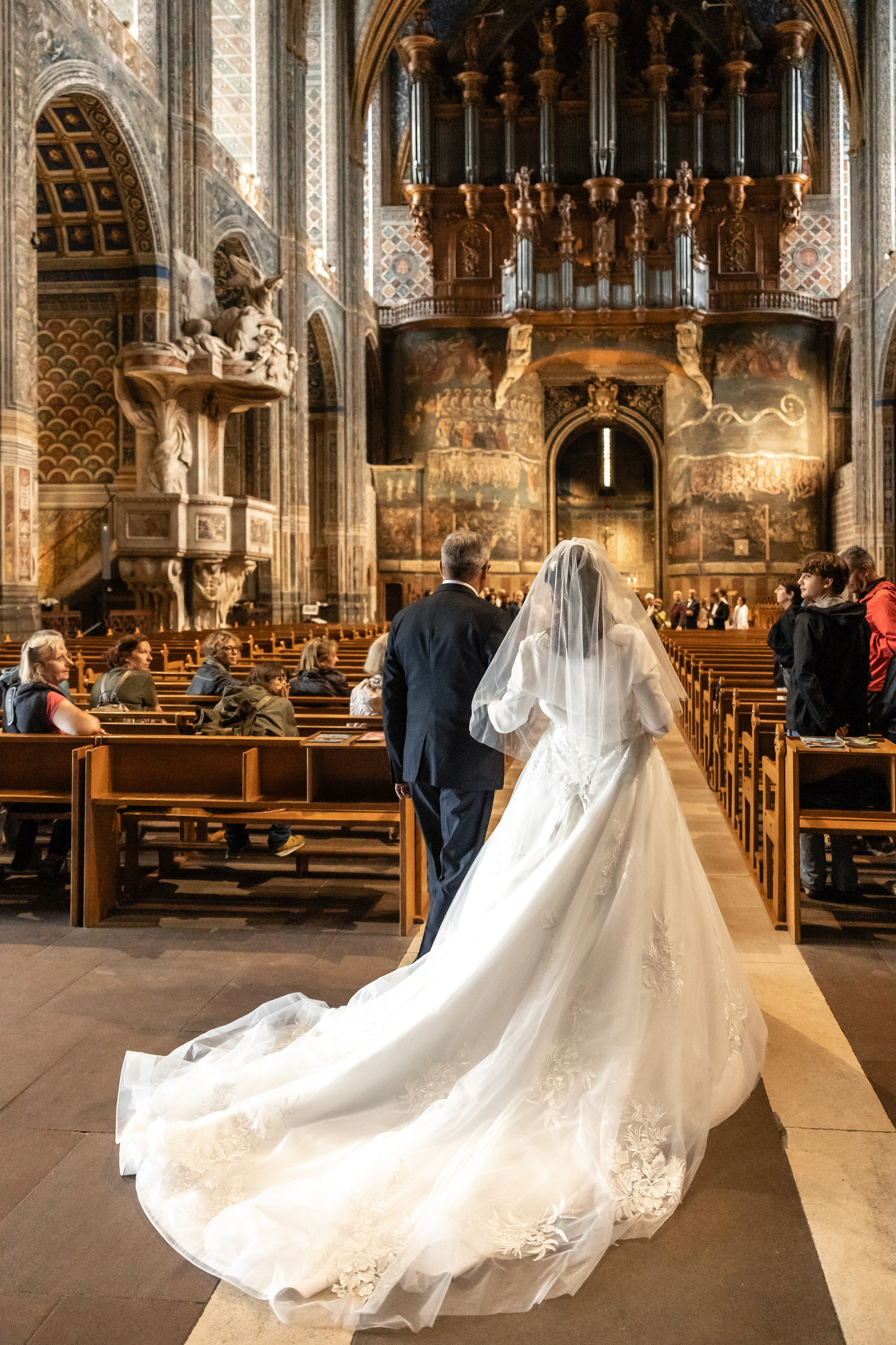 Свадебные фотосессии на юго-западе Франции, запечатленные через свет, эмоции и подлинные моменты. Евгения Смирнова — фотограф в Тулузе и юго-западной Франции