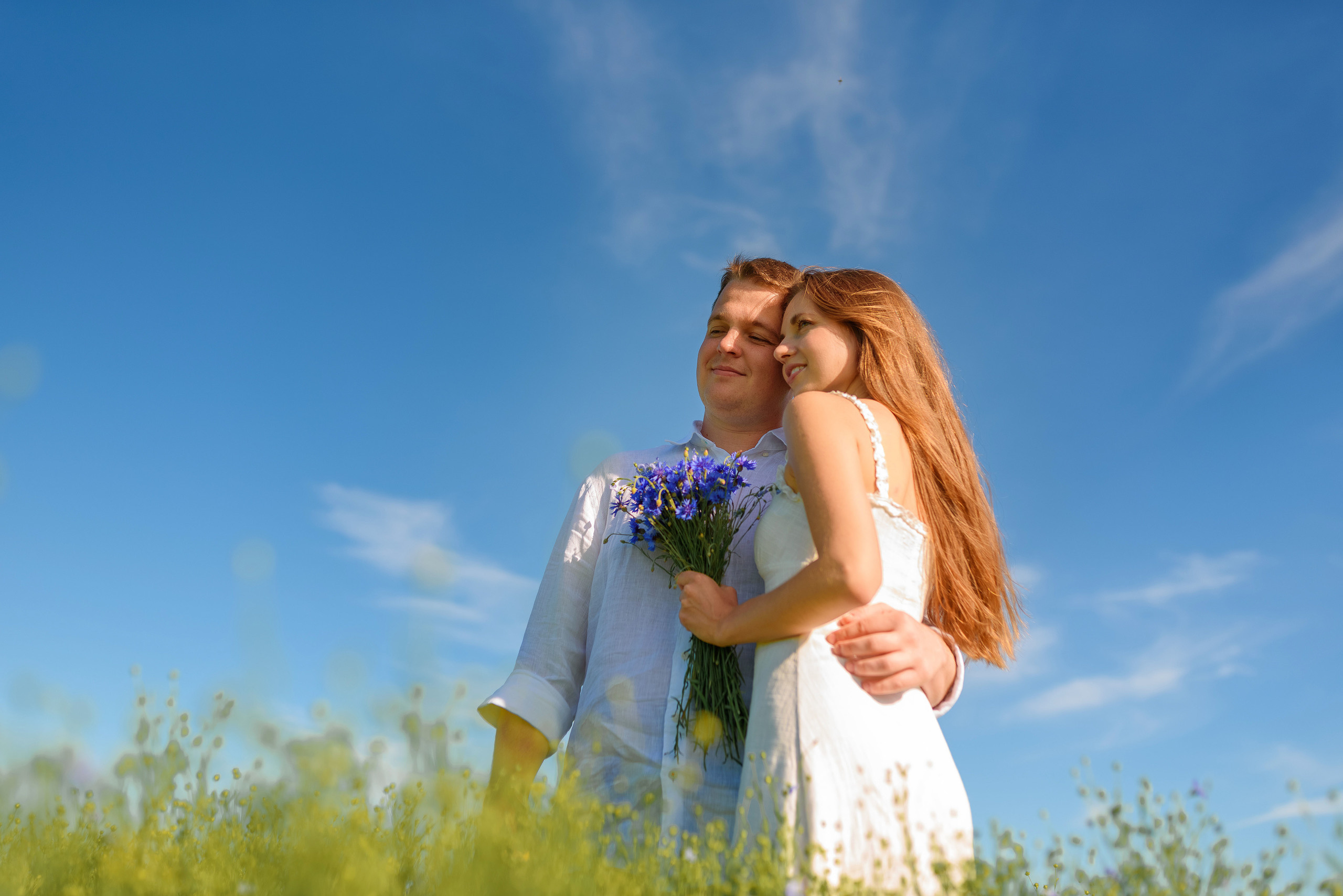 Льняная свадьба в льняном поле. Семейный фотограф и фотограф новорожденных в Вильнюсе Ирина Беленкевич
