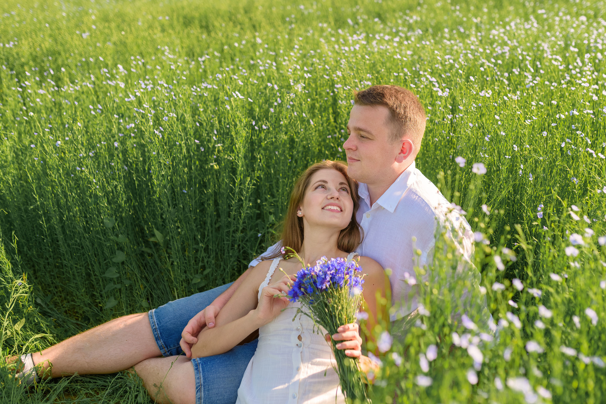 Льняная свадьба в льняном поле. Семейный фотограф и фотограф новорожденных в Вильнюсе Ирина Беленкевич