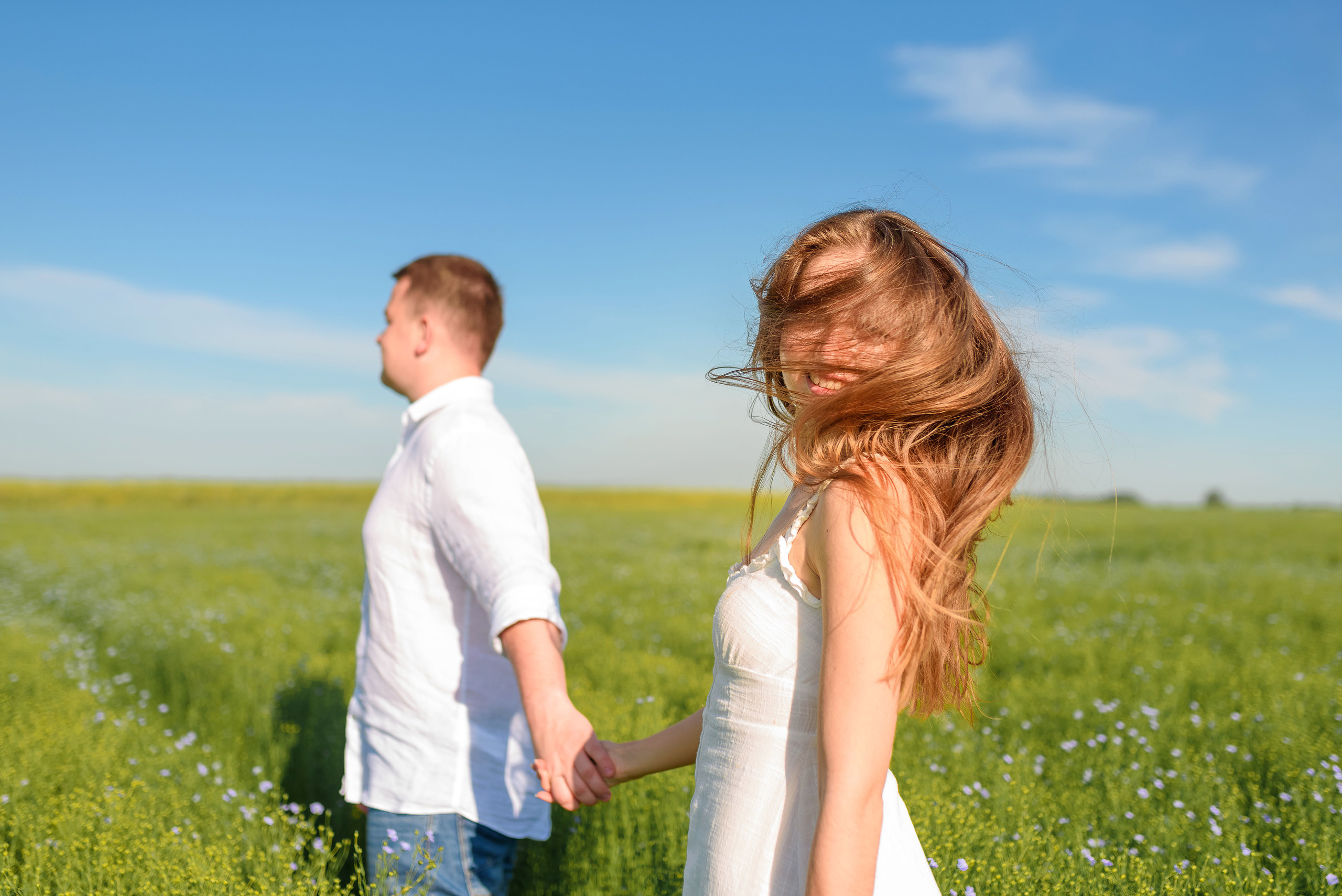 Льняная свадьба в льняном поле. Семейный фотограф и фотограф новорожденных в Вильнюсе Ирина Беленкевич