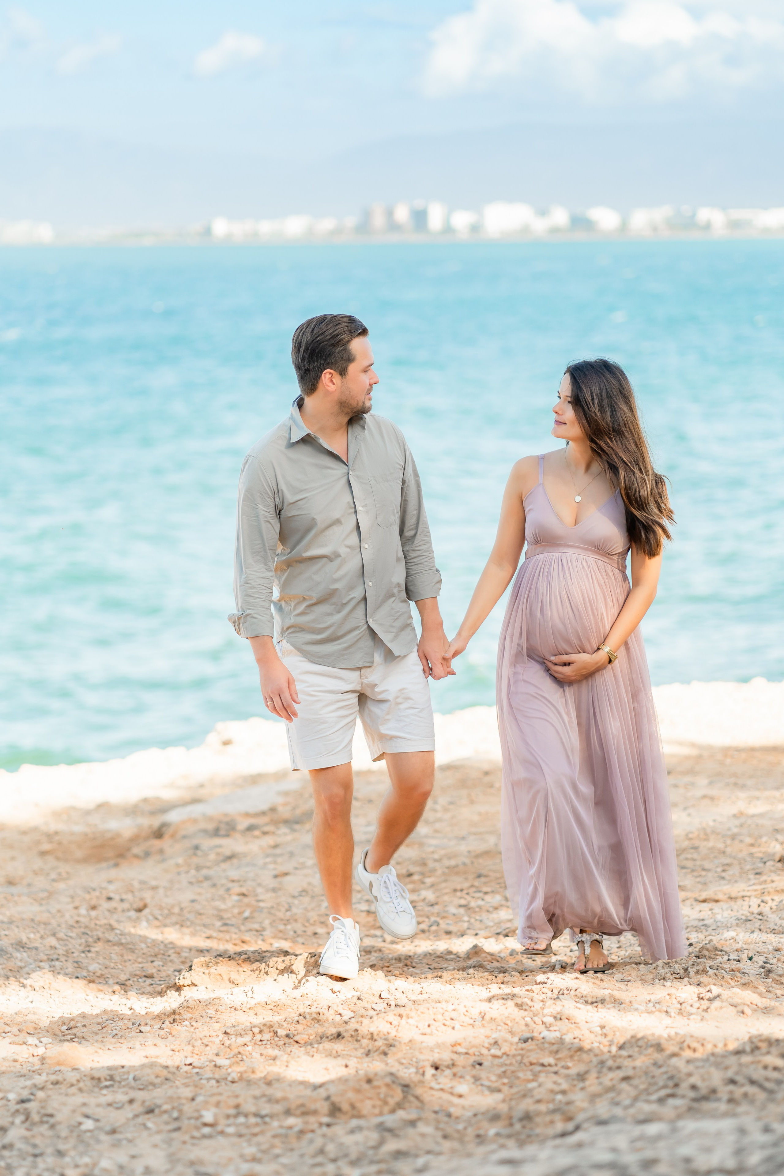 Babybauch Shooting Mallorca. Deine Fotografin auf Mallorca für Familien und Business