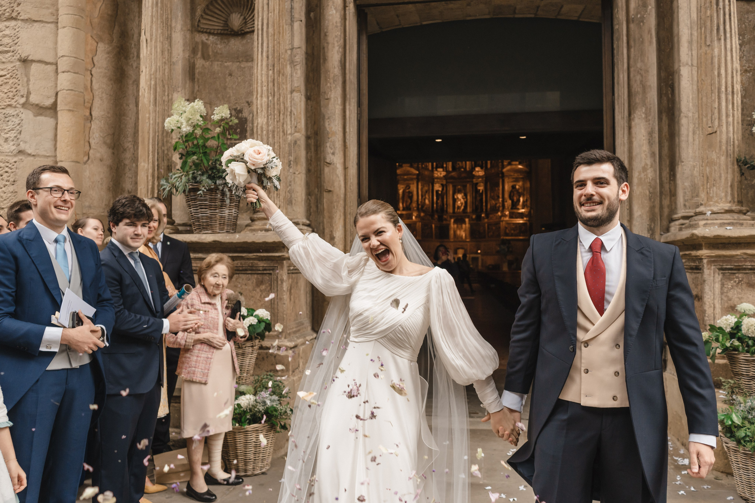 Elegancia y alegría familiar. Boda de Andrés y Lucía en San Sebastián. Holigood foto y video reportaje de bodas en San Sebastián y Europa