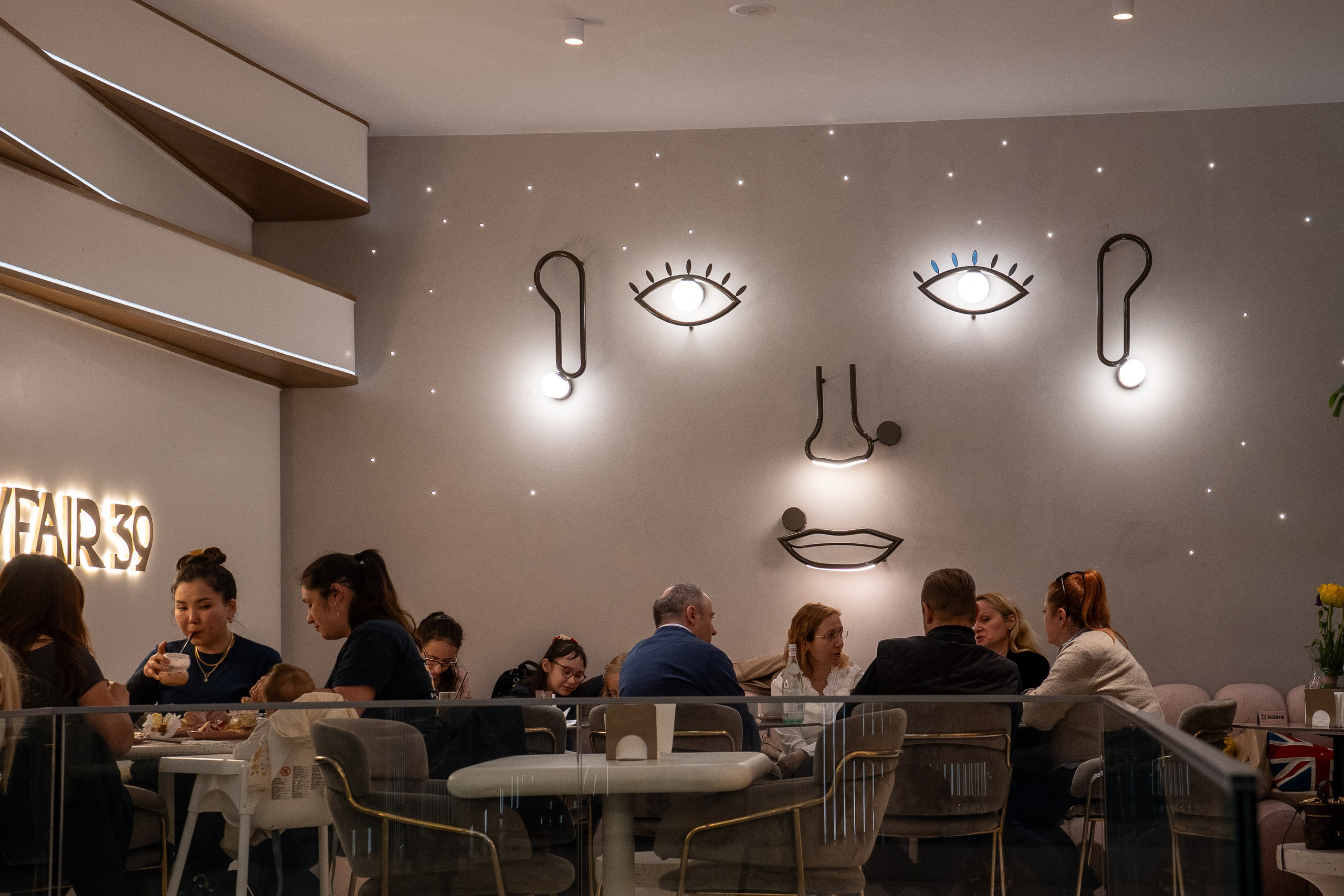 Mayfair 39. Creste si calatoreste