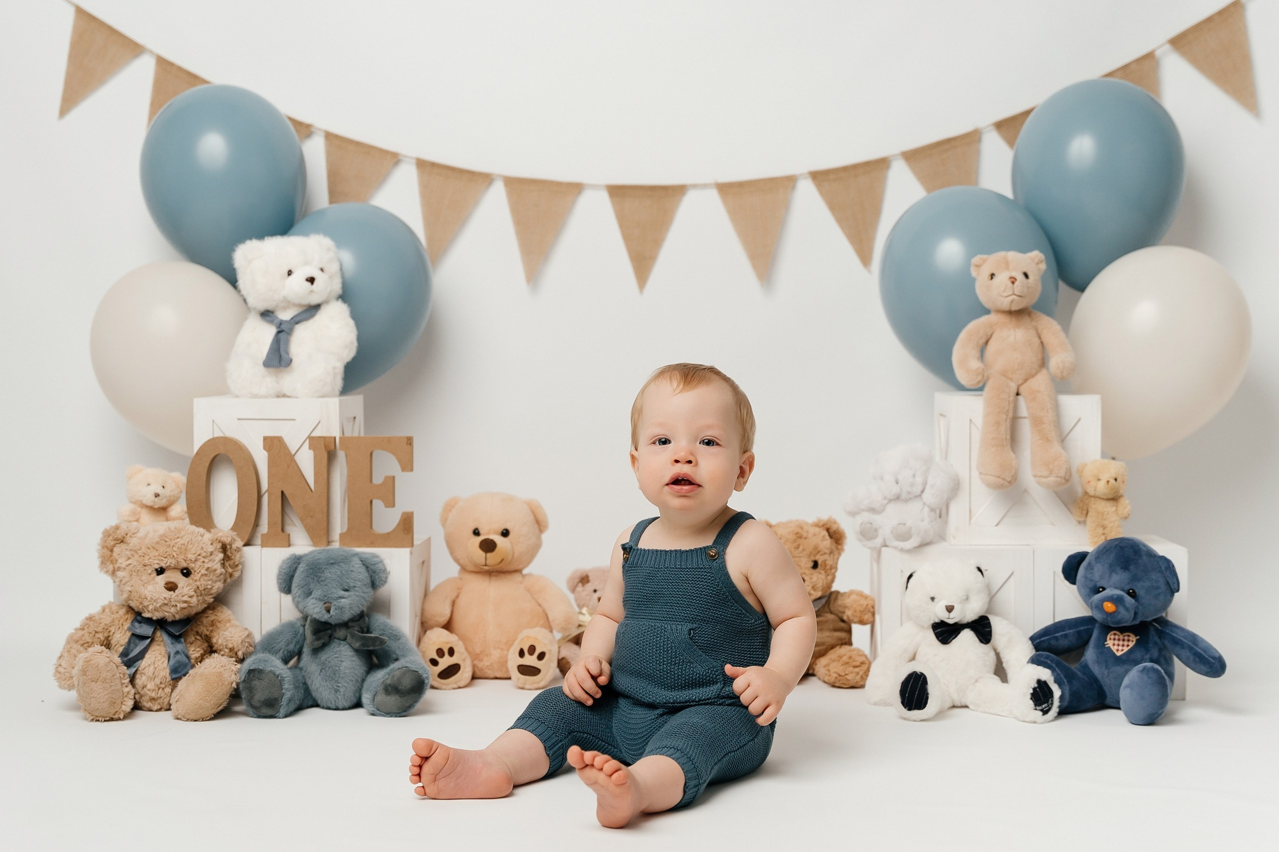 First birthday cake smash session. Newborn and family photographer. Hills District. Sydney