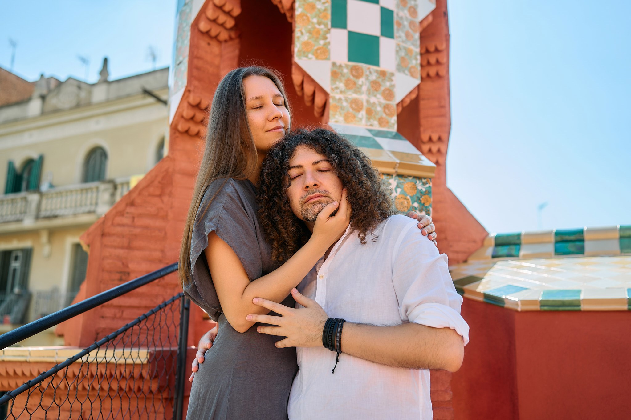 Description of the Casa Vicens location for a  love-story or individual photo shoot in Barcelona, examples of photos taken at this spot. POSTCARD.BCN Photographer Kate in Barcelona. Love-story, family or individual photo shoots