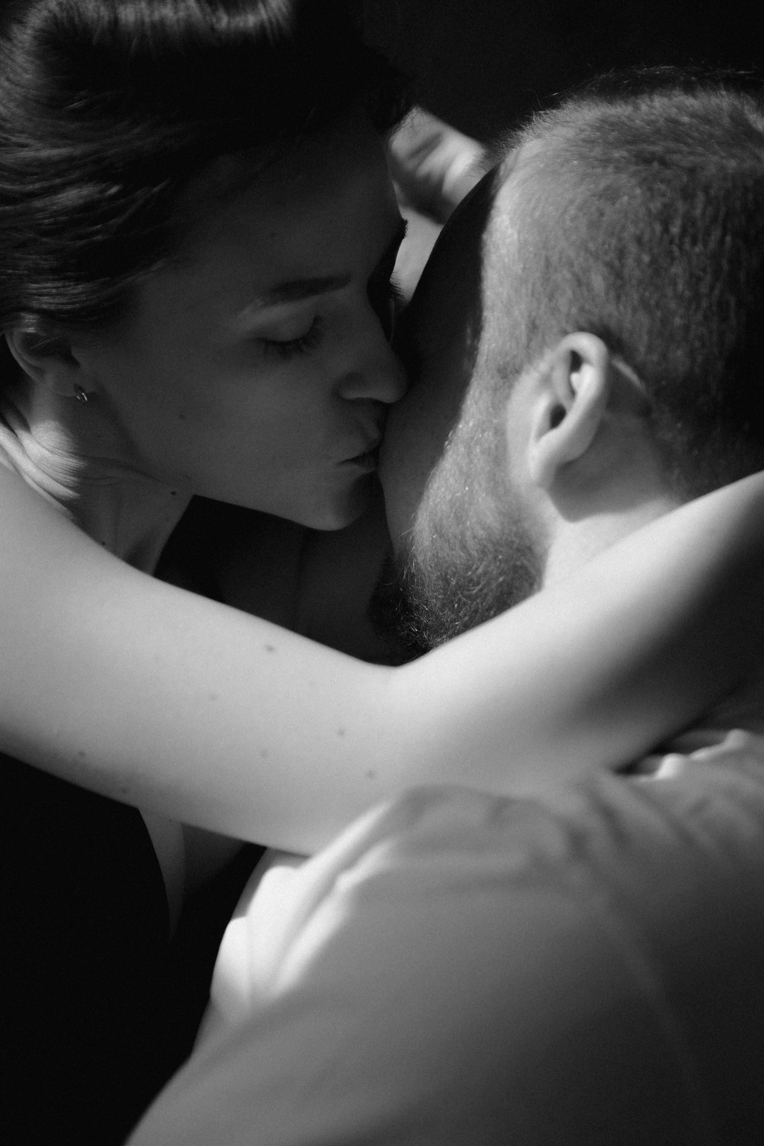 Anna+Andrew | At-home session. Photographer in Los Angeles. Julia Ishmuratova