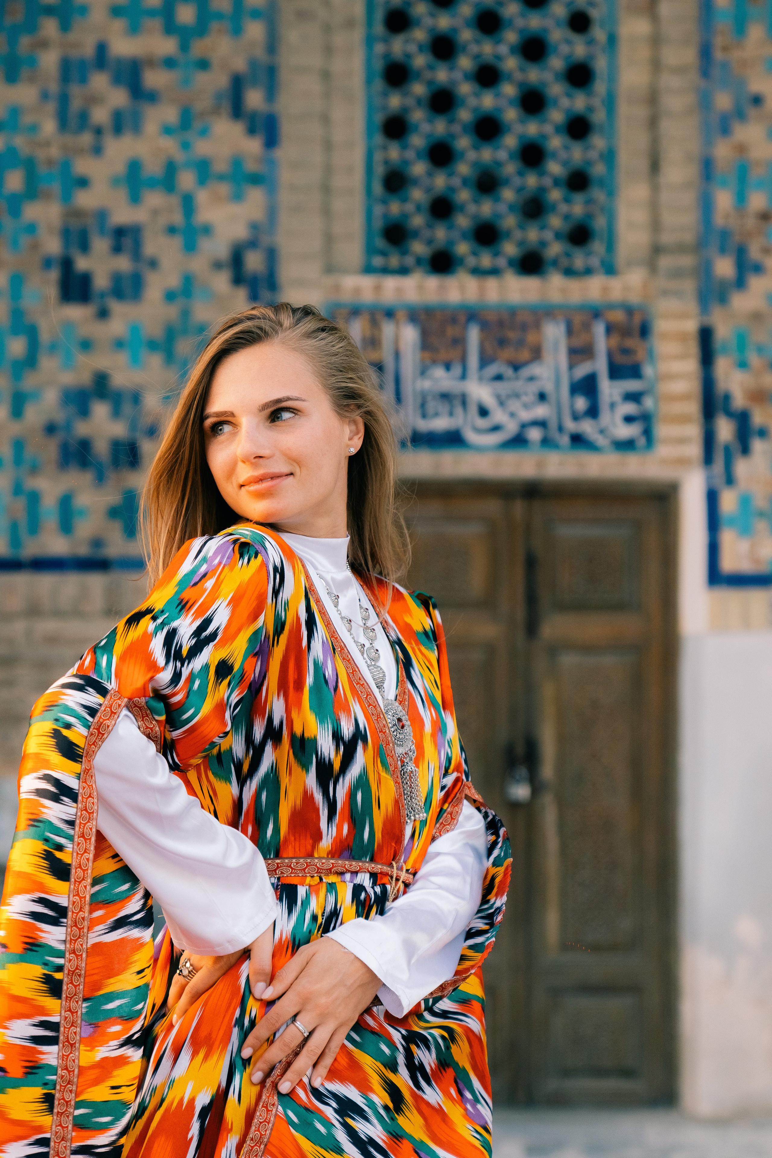 Аренда длинных узбекских платьев для фото. Фотограф в Узбекистане и Самарканде Джасур Марупов