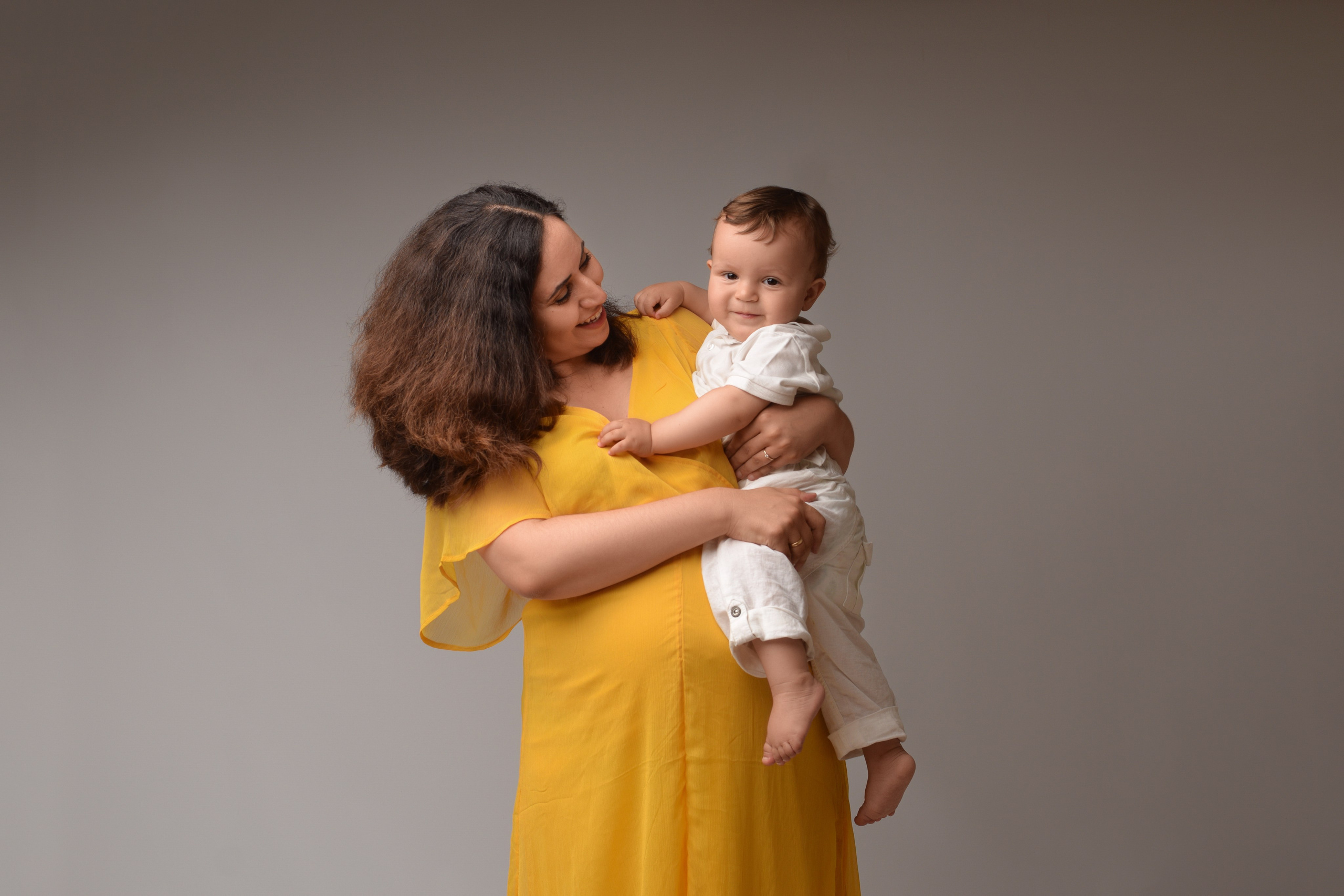 Babybauch Fotoshooting im Studio und on Location. Neugeborene, Baby Fotografin in Düren (NRW) - Vitalina Unruh