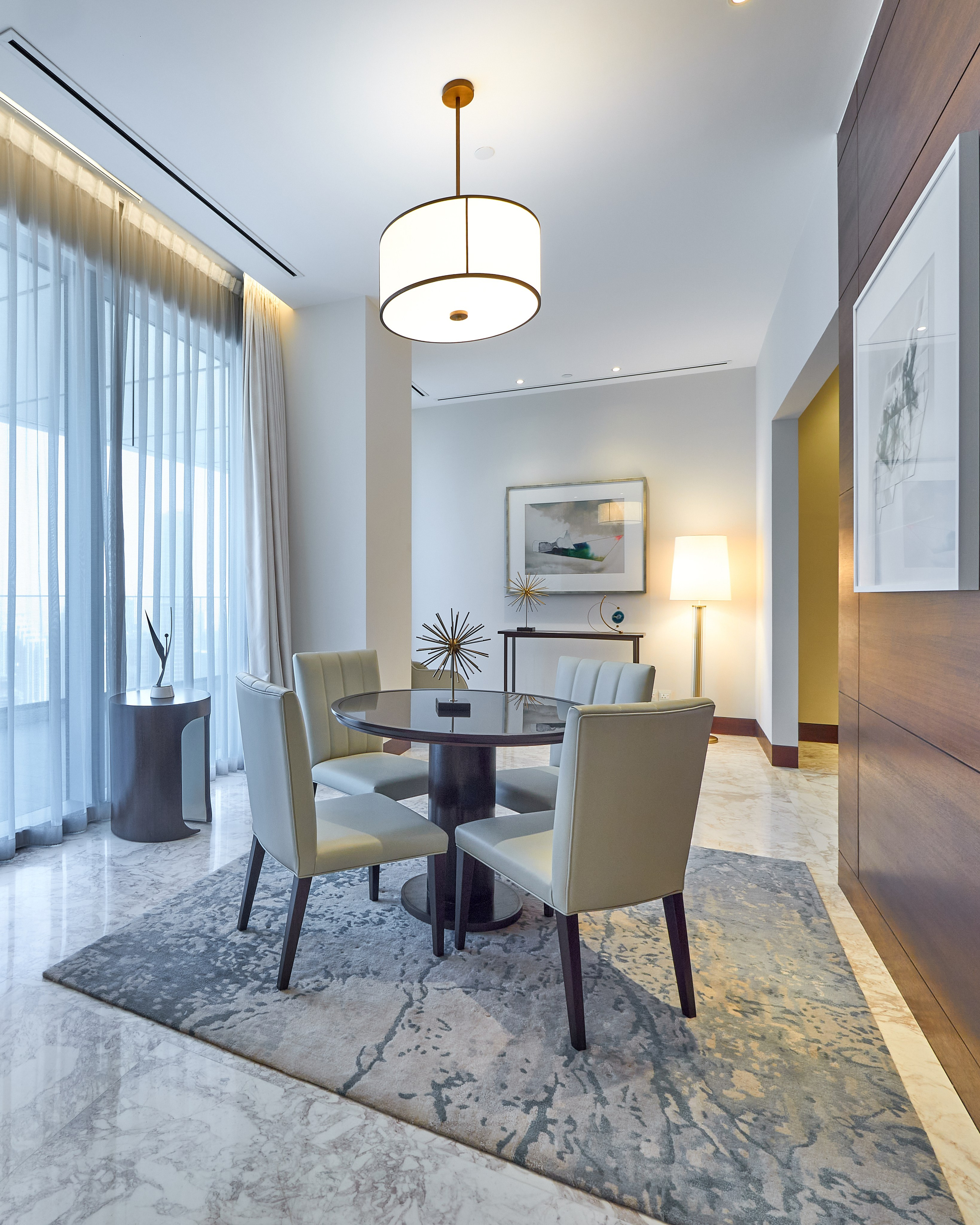 Dining area with soft daylight, modern furniture and abstract art — ideal for Airbnb and luxury property listings in Downtown Dubai.