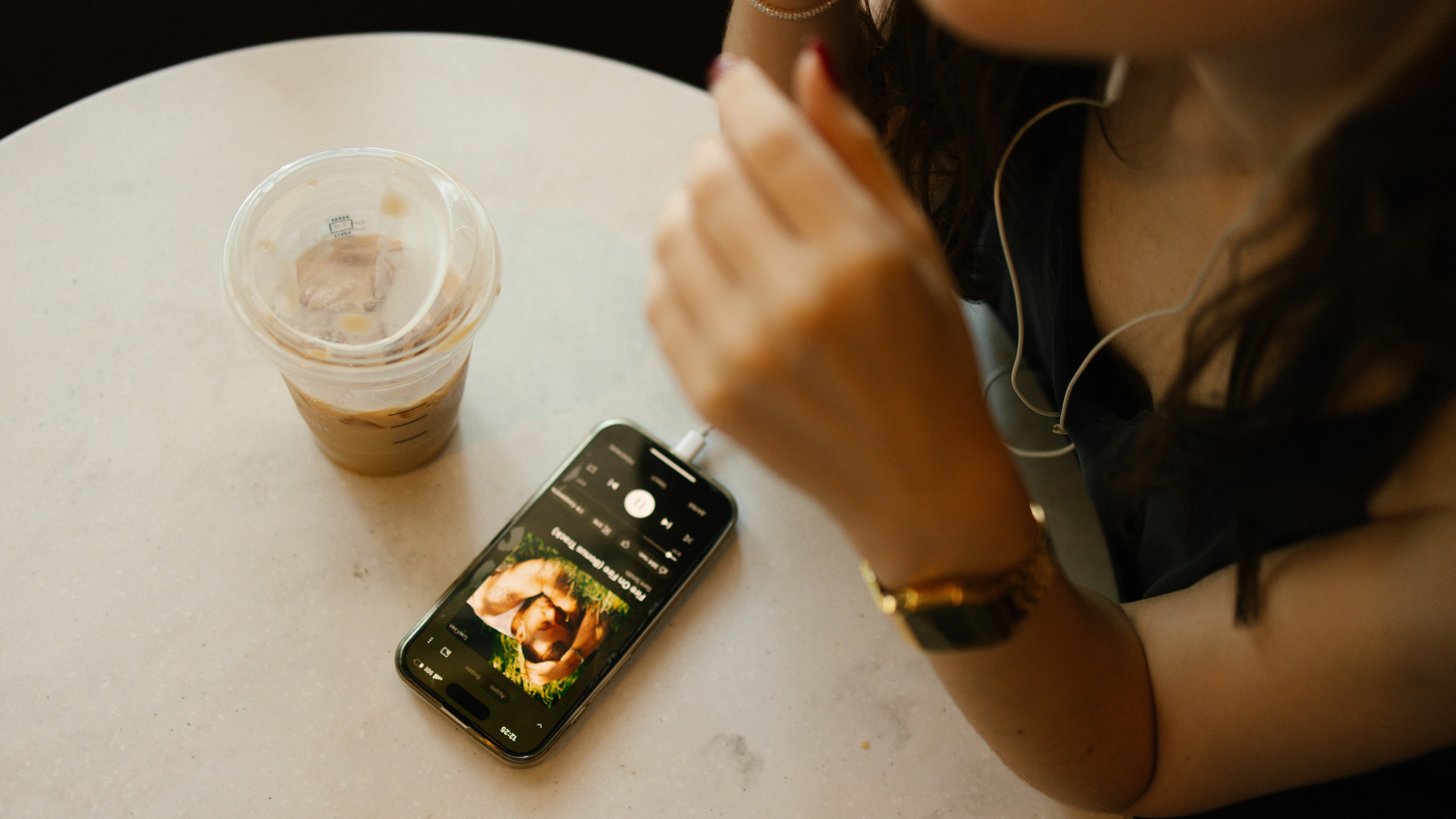 In the Quiet of City Chaos. Family photographer Oregon — Washington