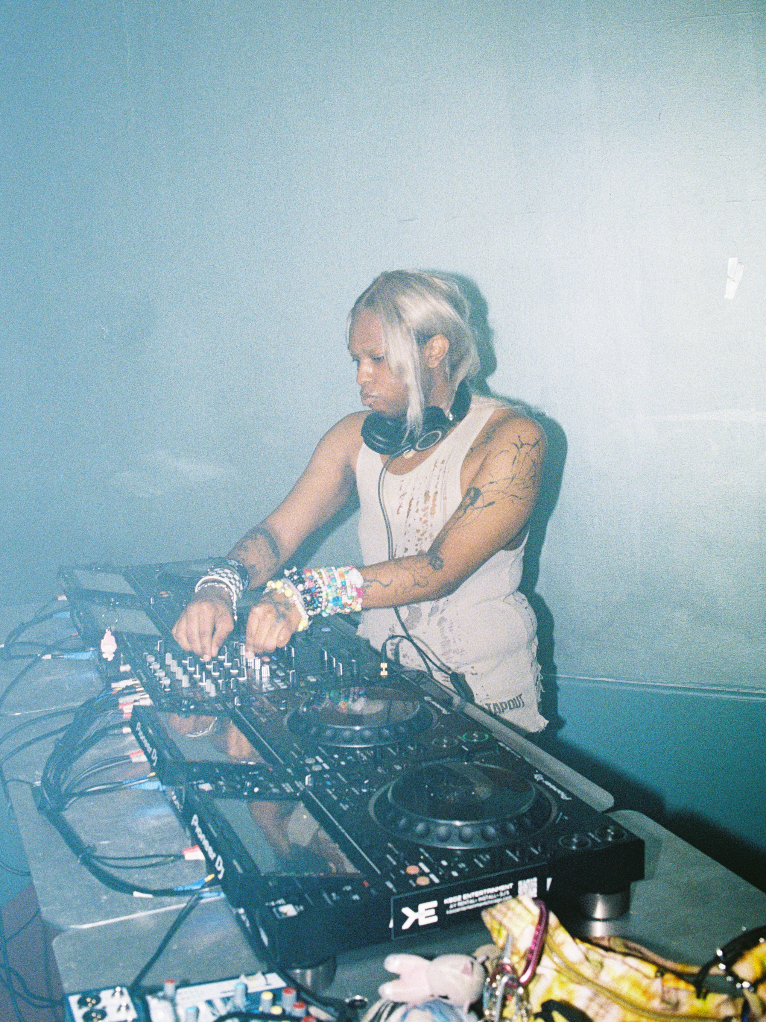 MUSIC AND EVENT. 35mm Photography by Brad Zgonena based in Chicago, IL