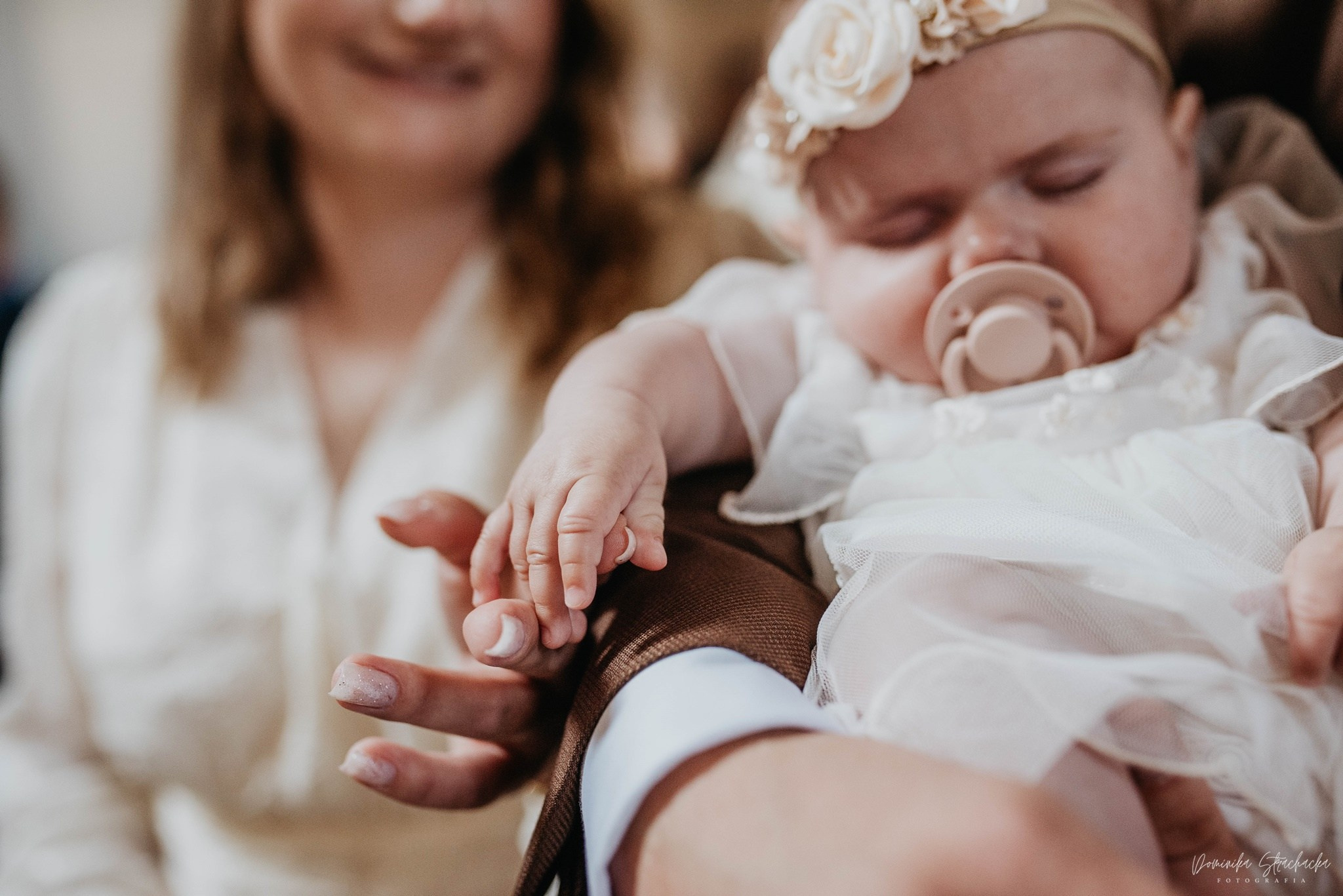 Chrzest Święty Alicji. Dominika Strachacka Fotografia | Fotograf ślubny i rodzinny Opole Lubelskie Lublin