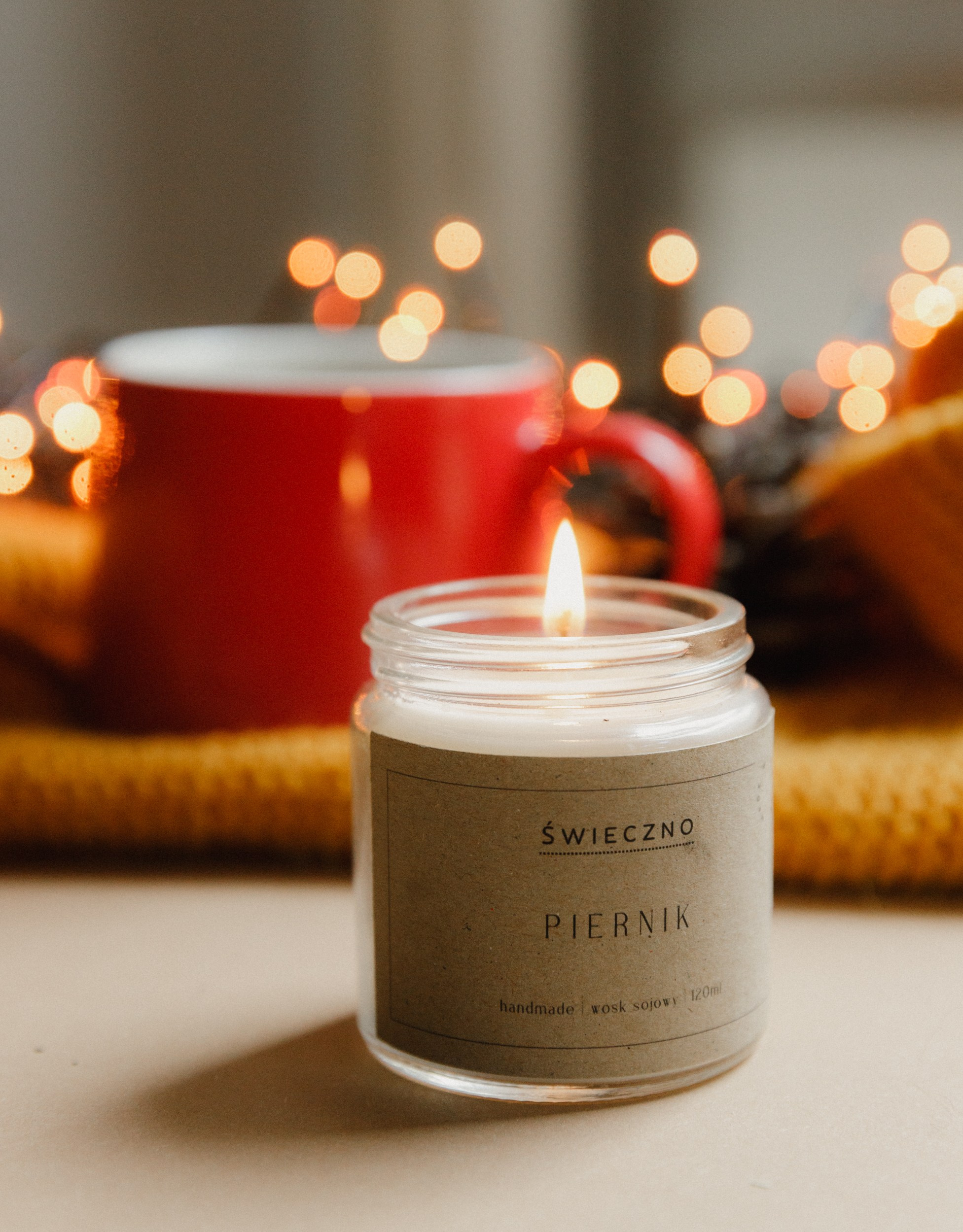 Candles | insta content. Kaja | fotograf we Wrocławiu | ludzie i psy