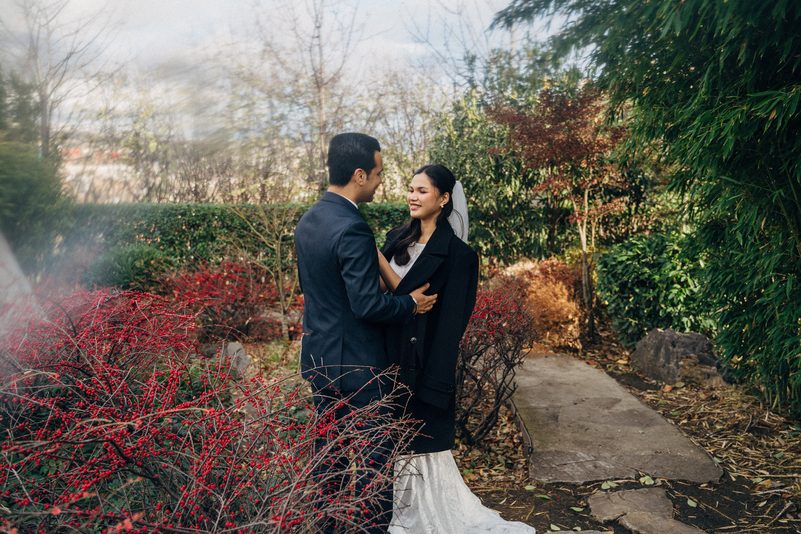 Wedding photo shoot in the Tbilisi Botanical Garden in winter