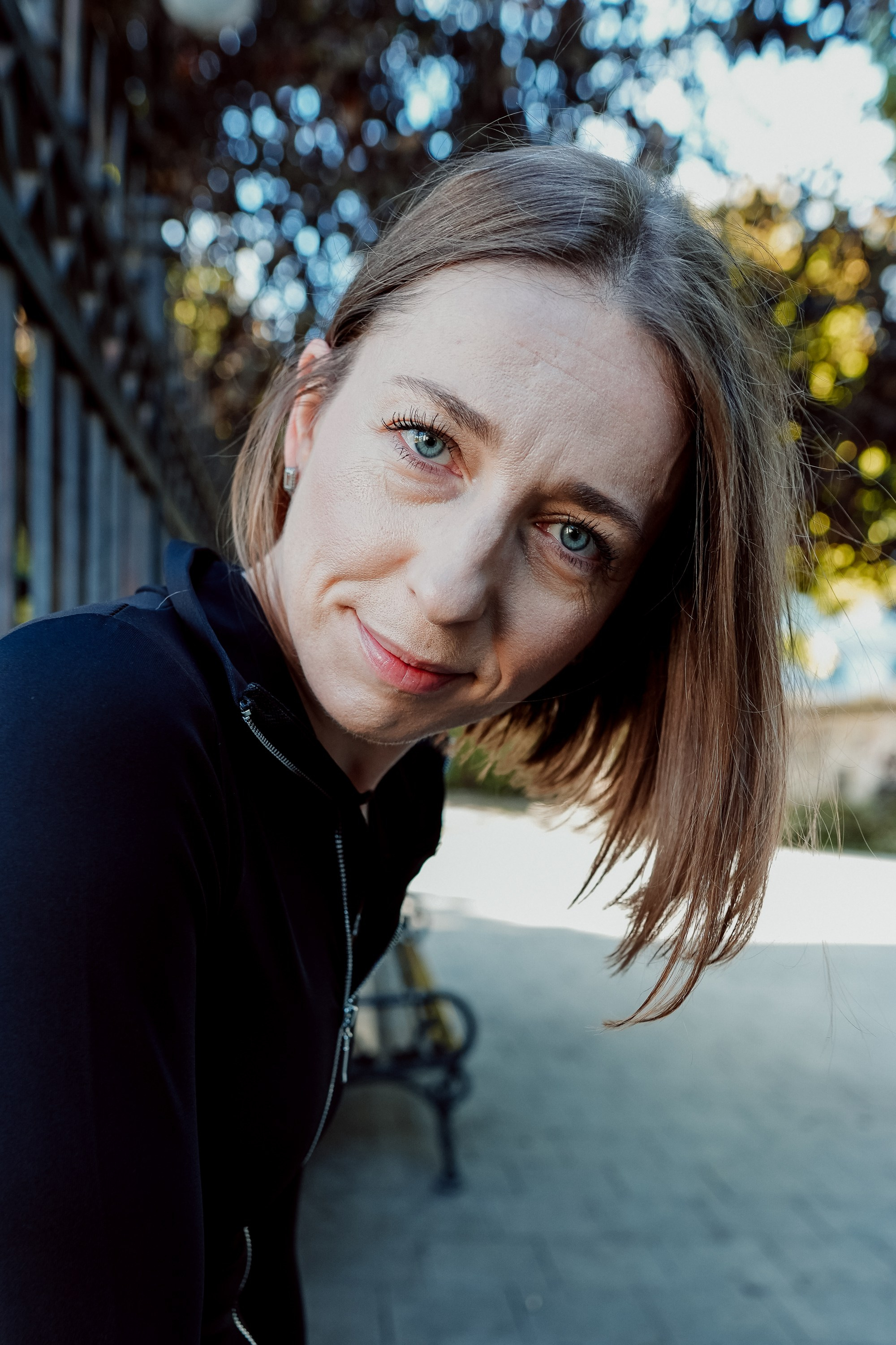 Sunt o Zeita — yoga on street. MARINABUGS