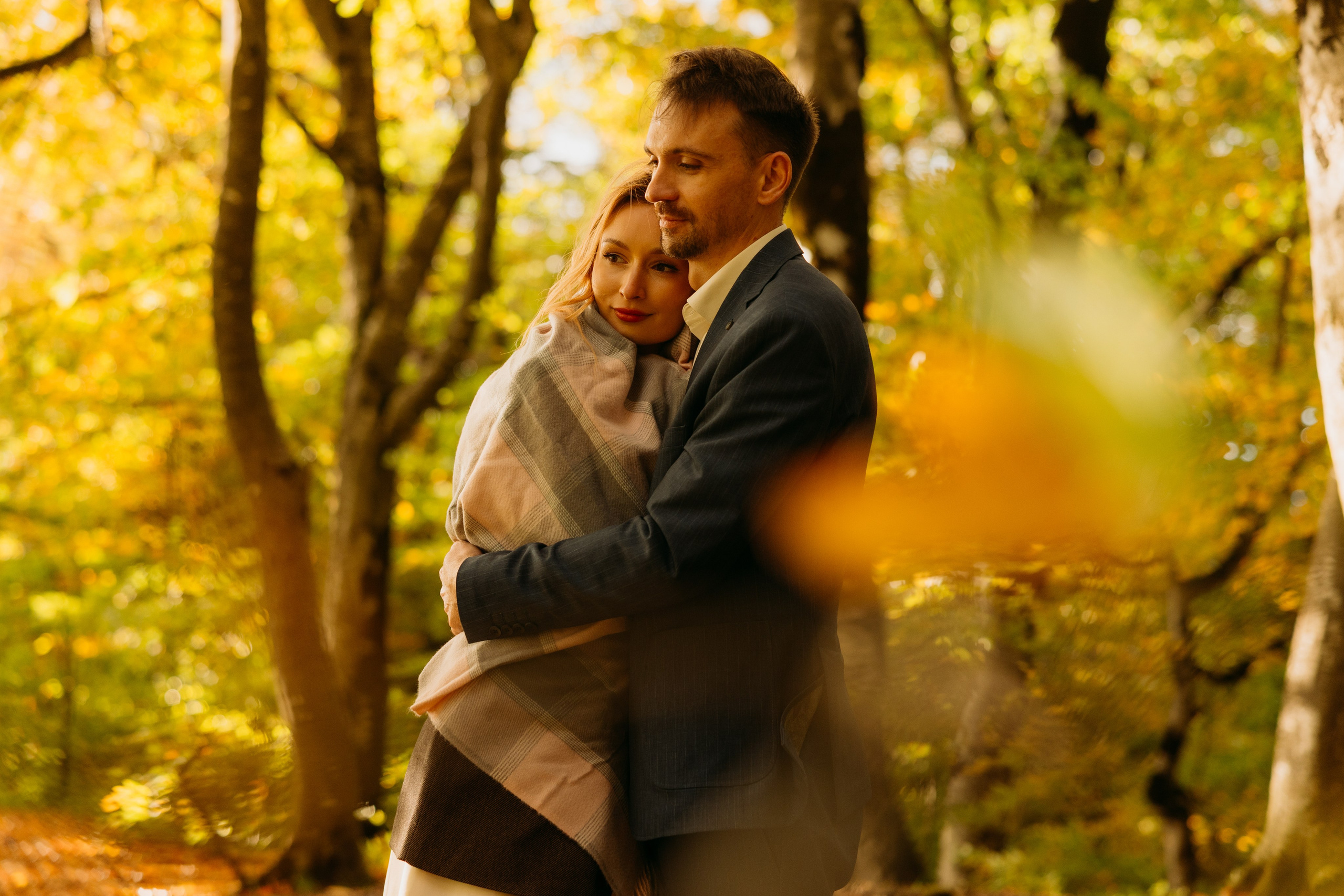 Love in Autumn forest. Wedding photographer in Tbilisi Ioseb Mamniashvili