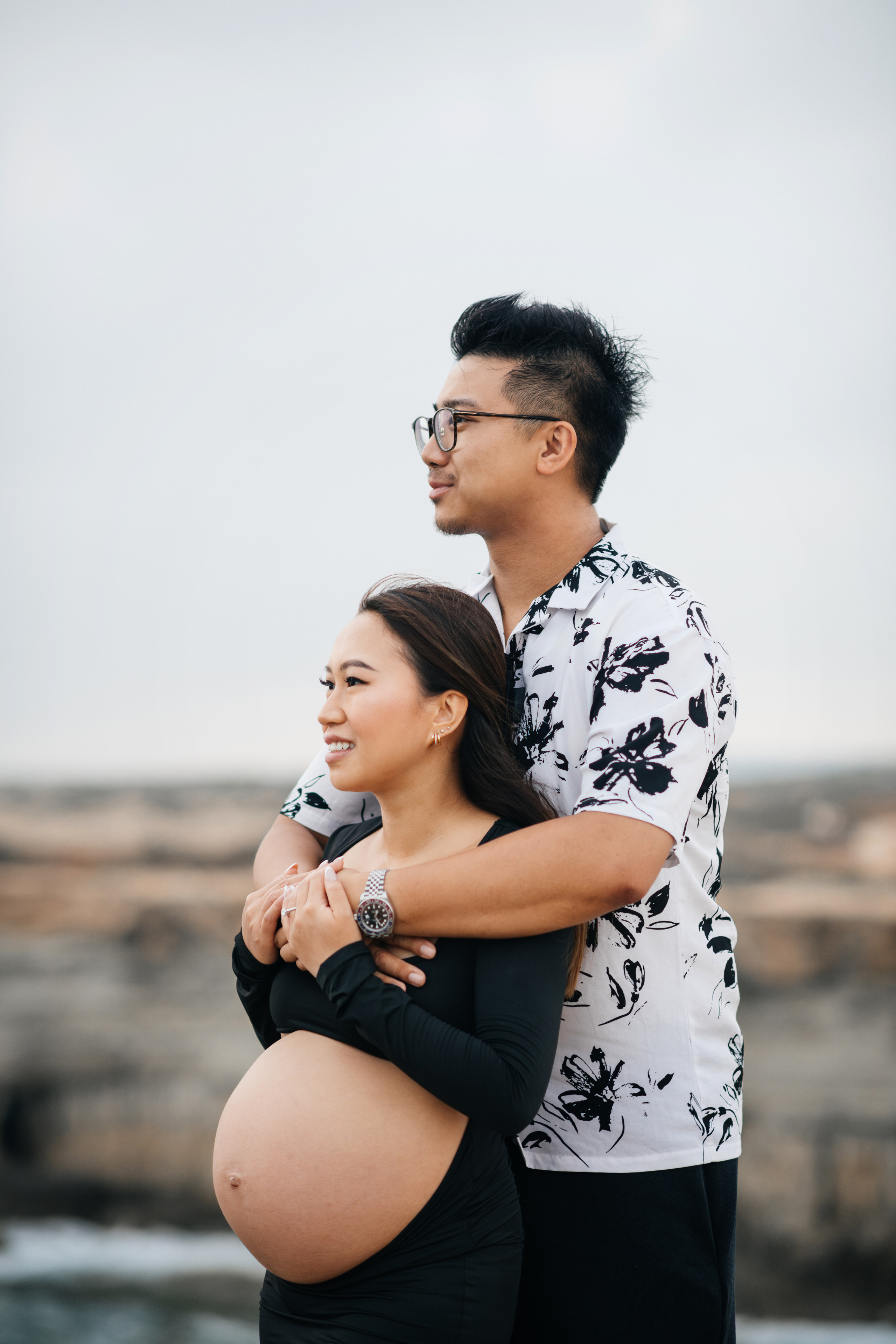 На морских скалах. Фотограф на Кипре