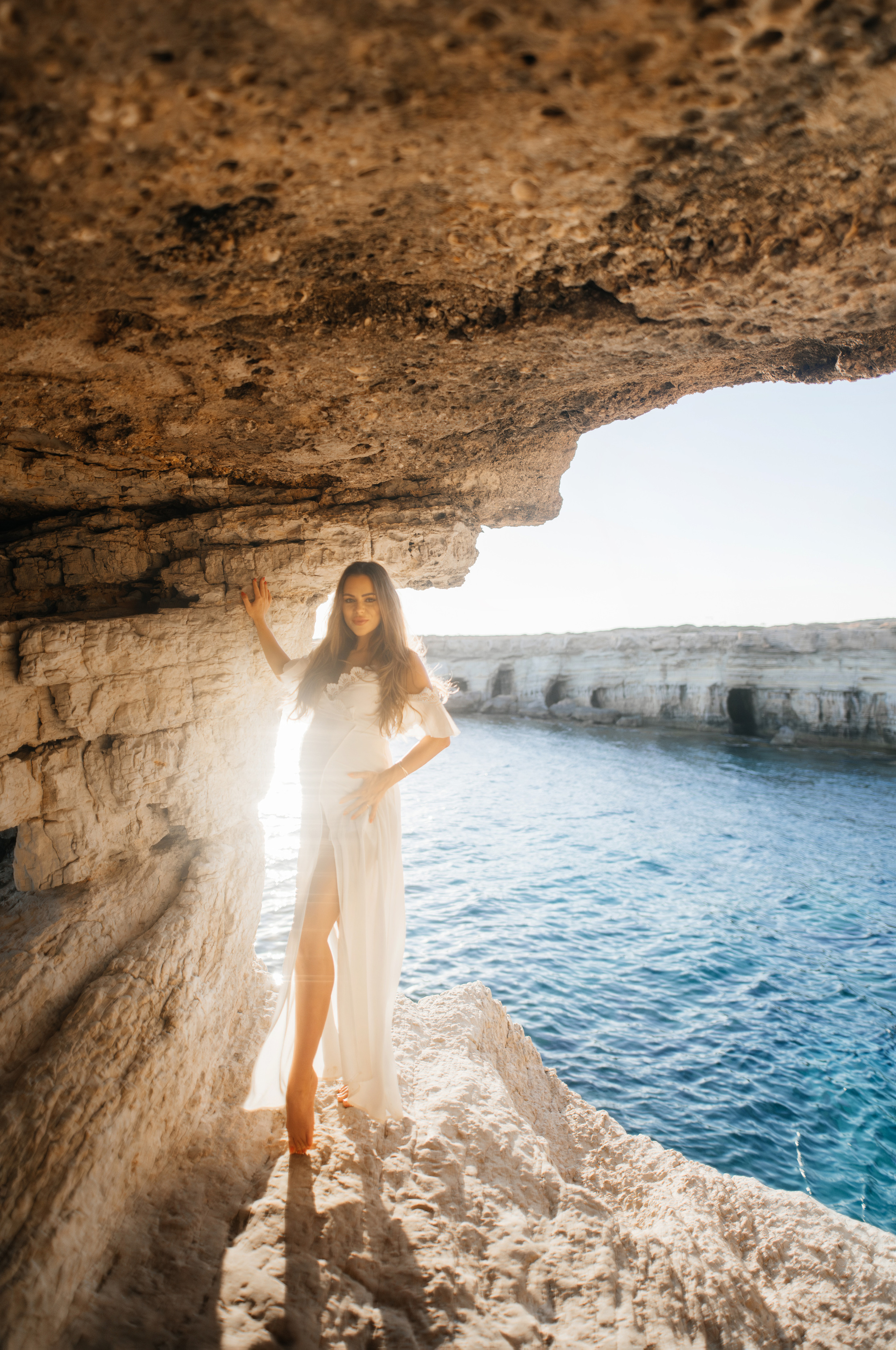 На морских скалах. Фотограф на Кипре