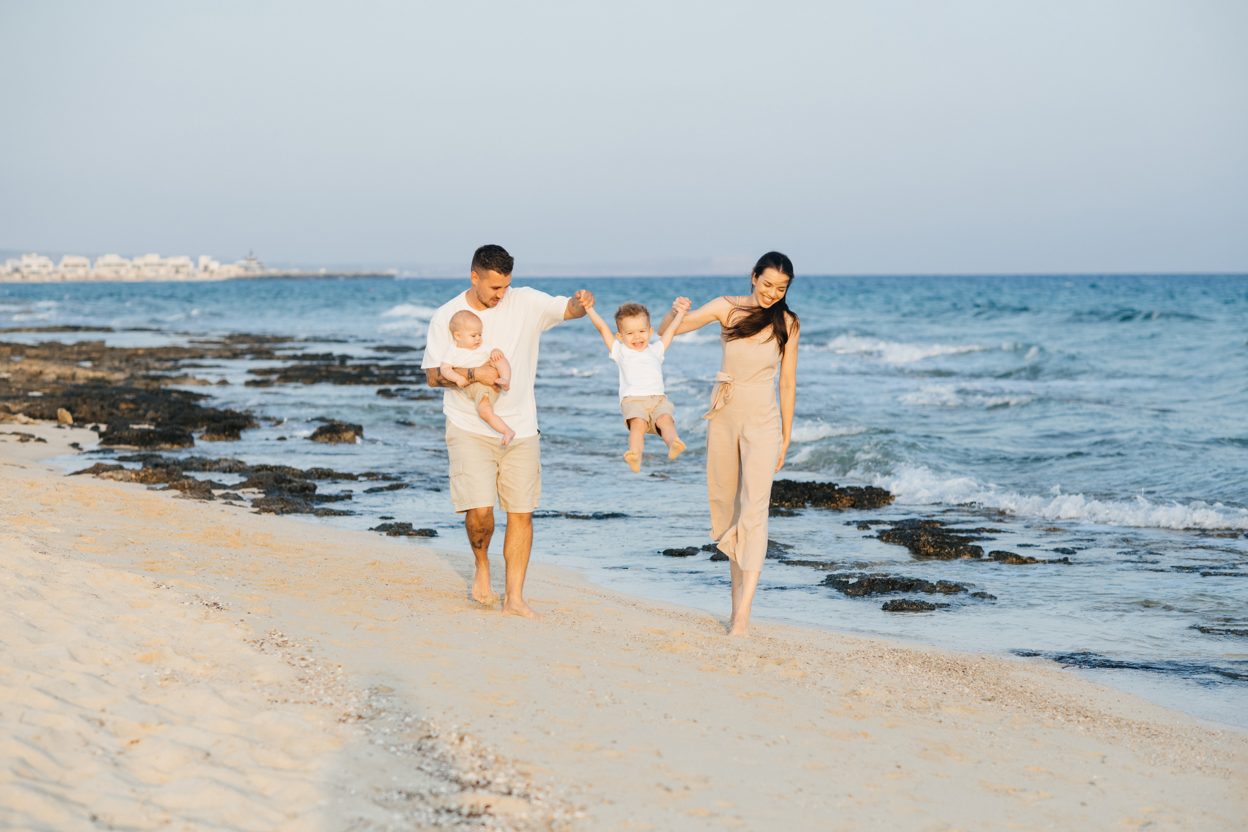 На диком пляже. Фотограф на Кипре