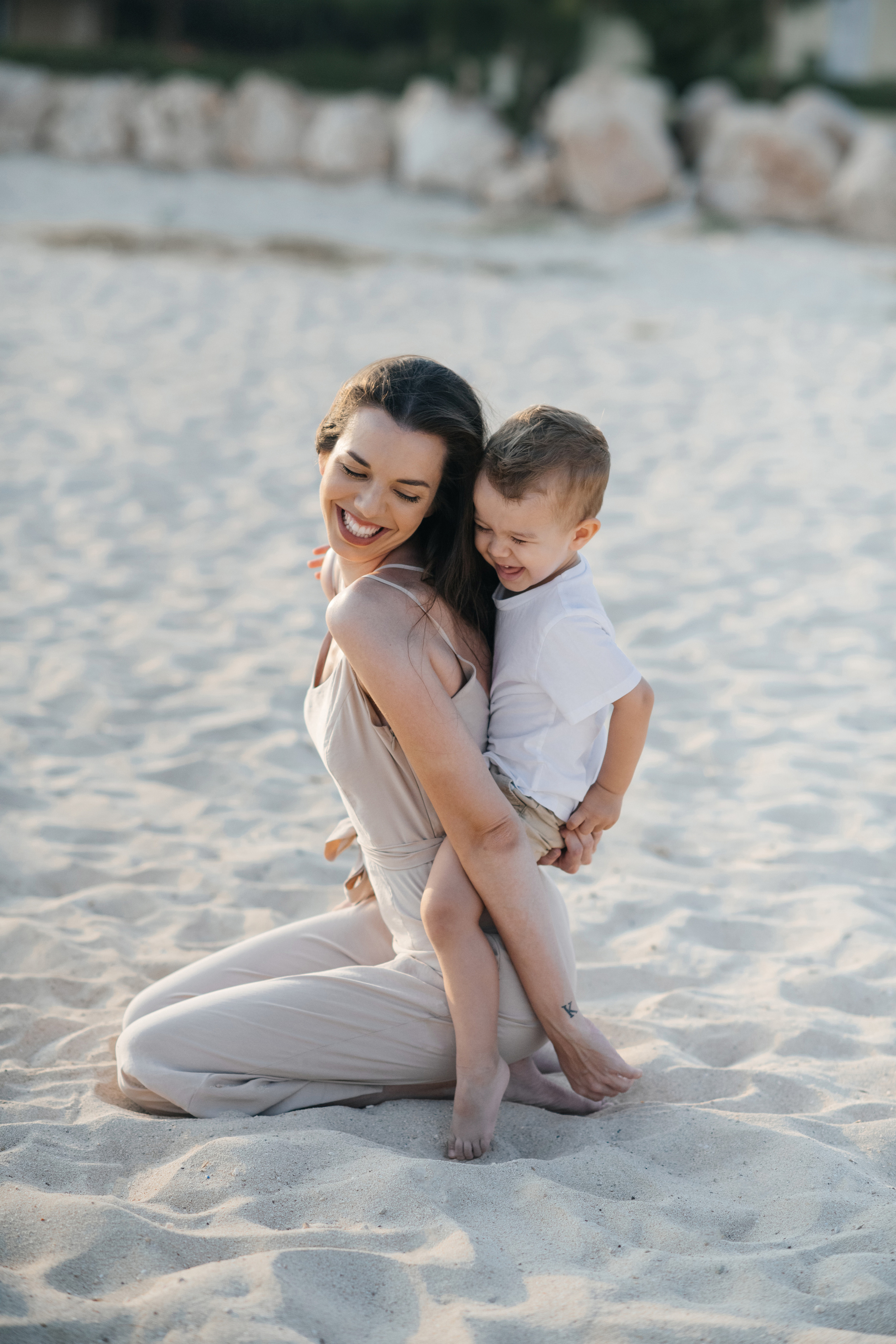 На диком пляже. Фотограф на Кипре