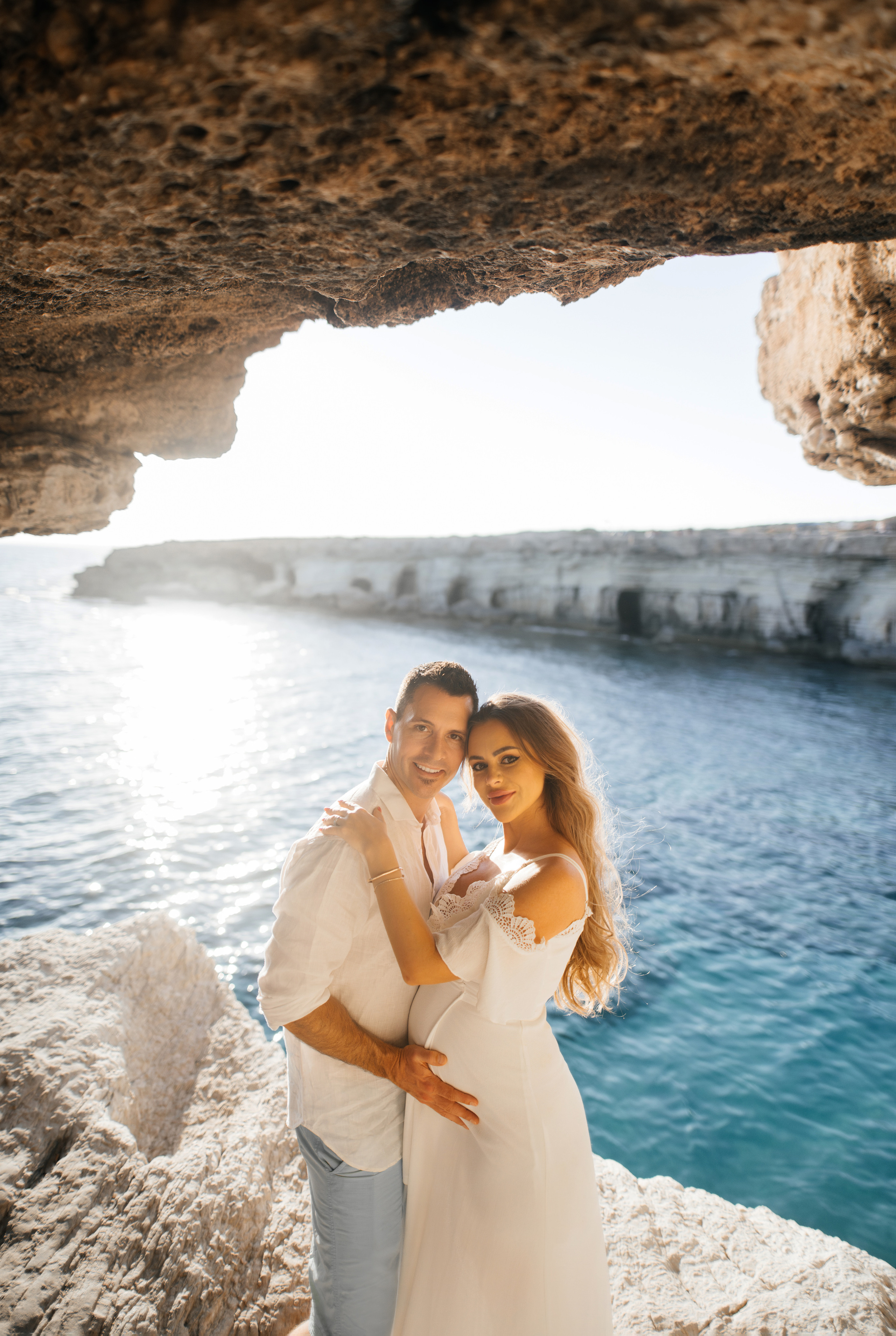 На морских скалах. Фотограф на Кипре