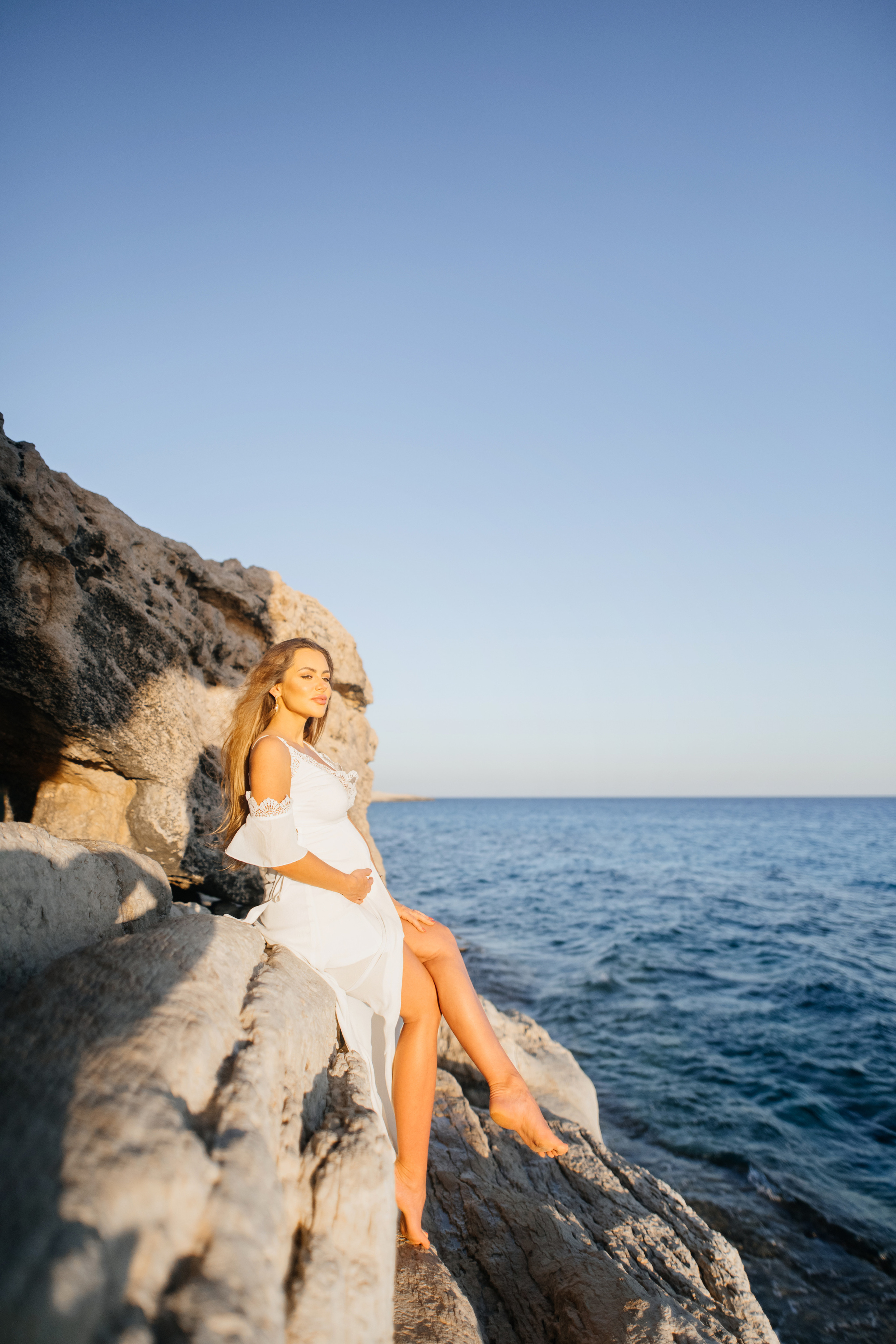 На морских скалах. Фотограф на Кипре