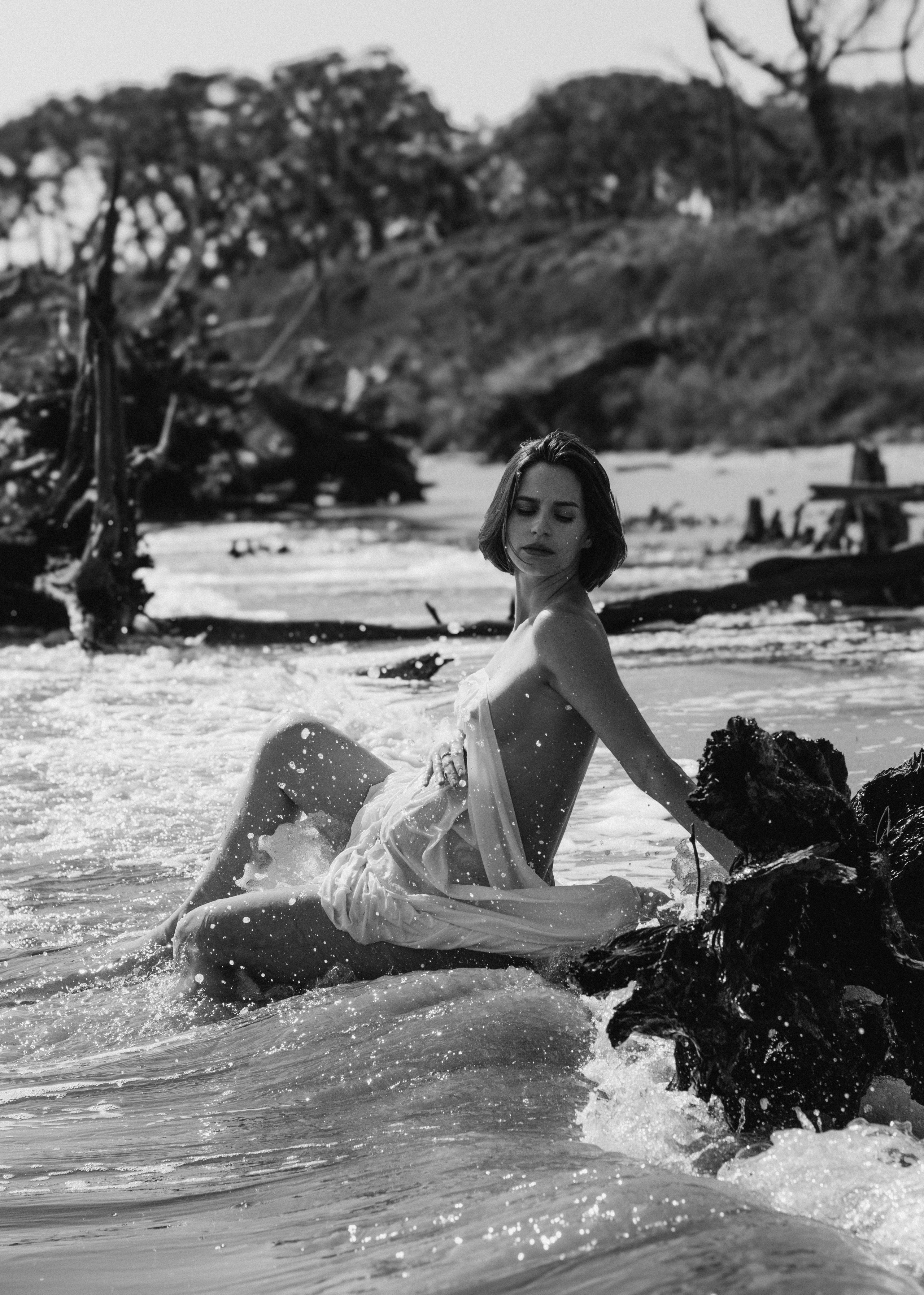 Maternity photoshoot at the beach. Portrait and couples photographer in Florida, Valeriia Honcharova