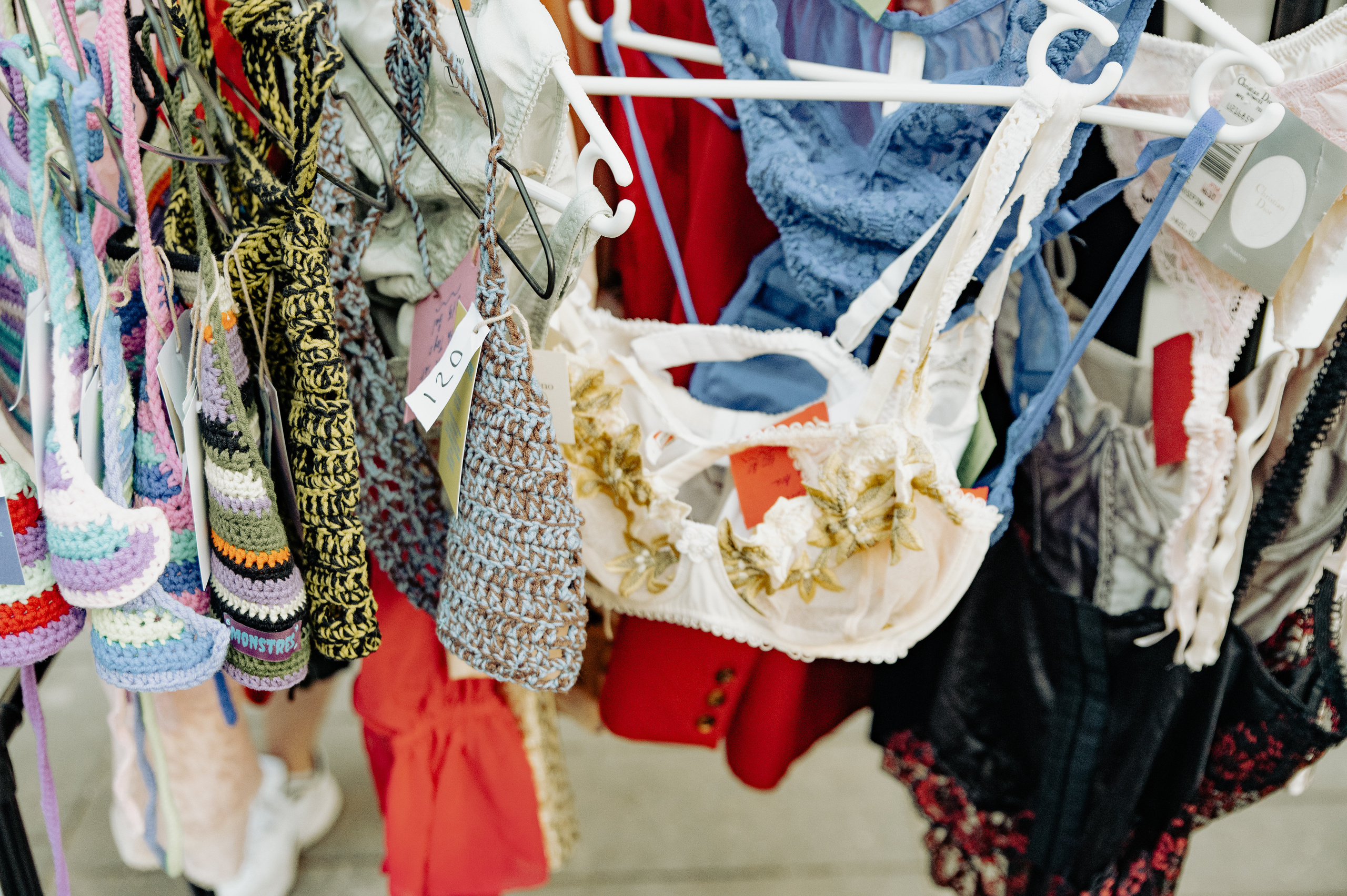 Dreamlanka market. Portrait and reportage photographer