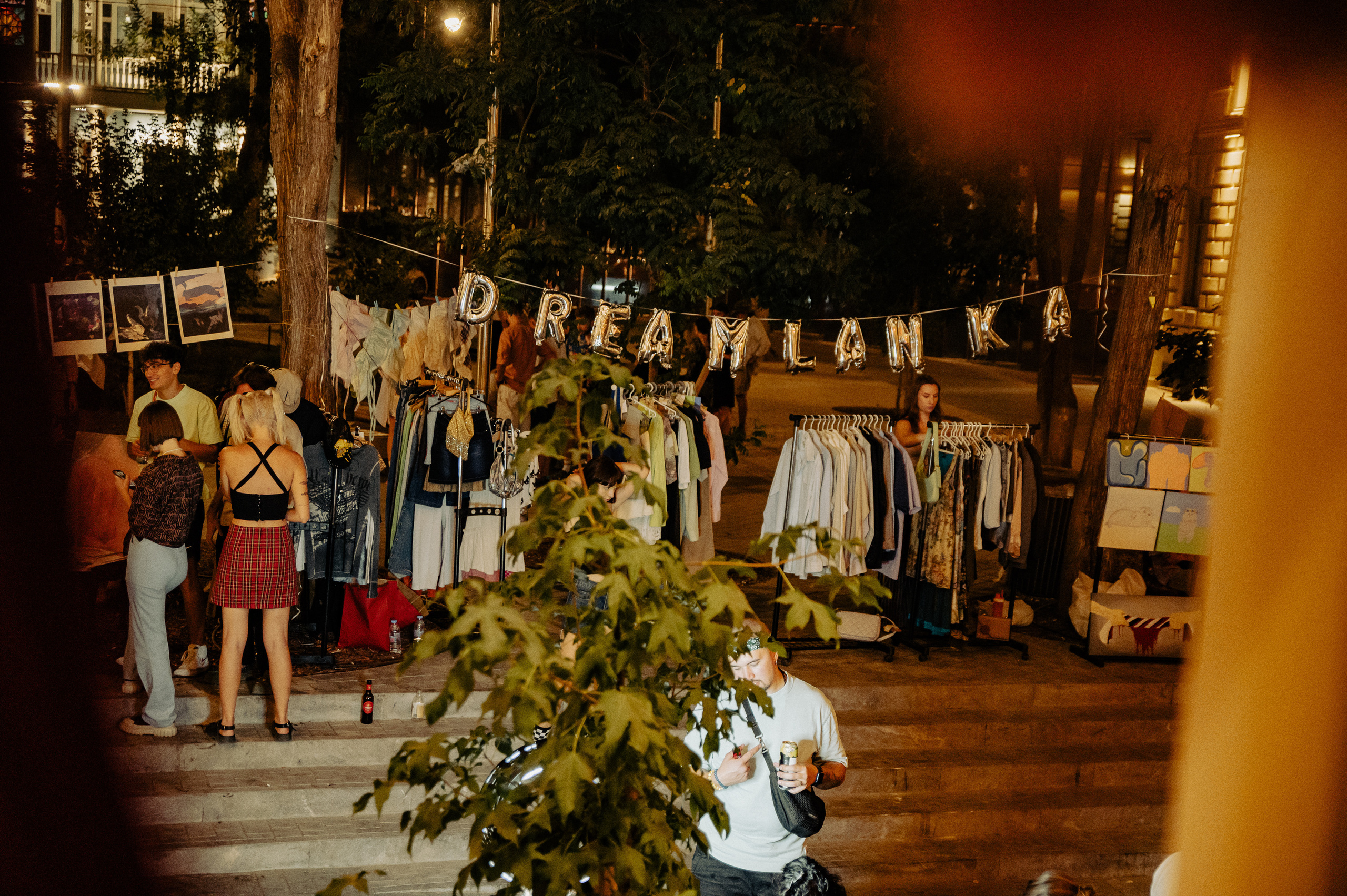 Dreamlanka market. Portrait and reportage photographer