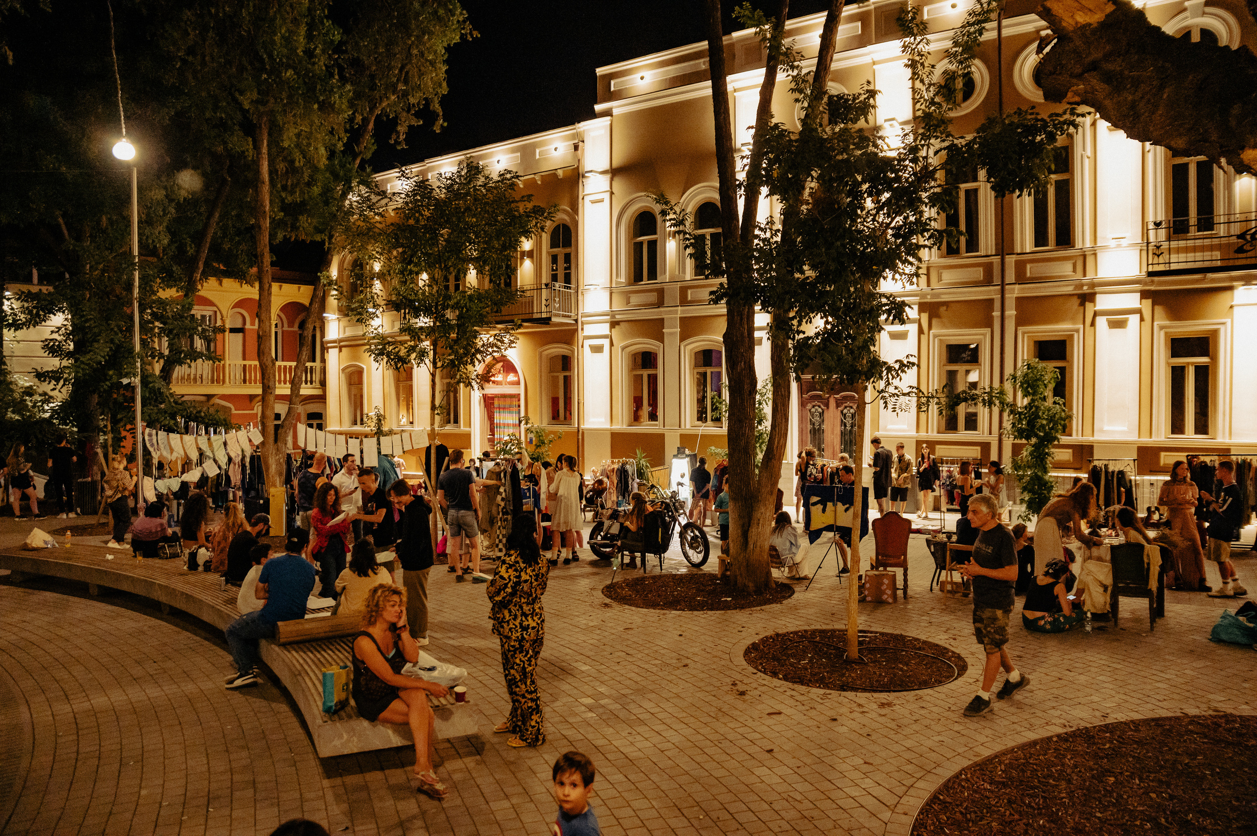 Dreamlanka market. Portrait and reportage photographer