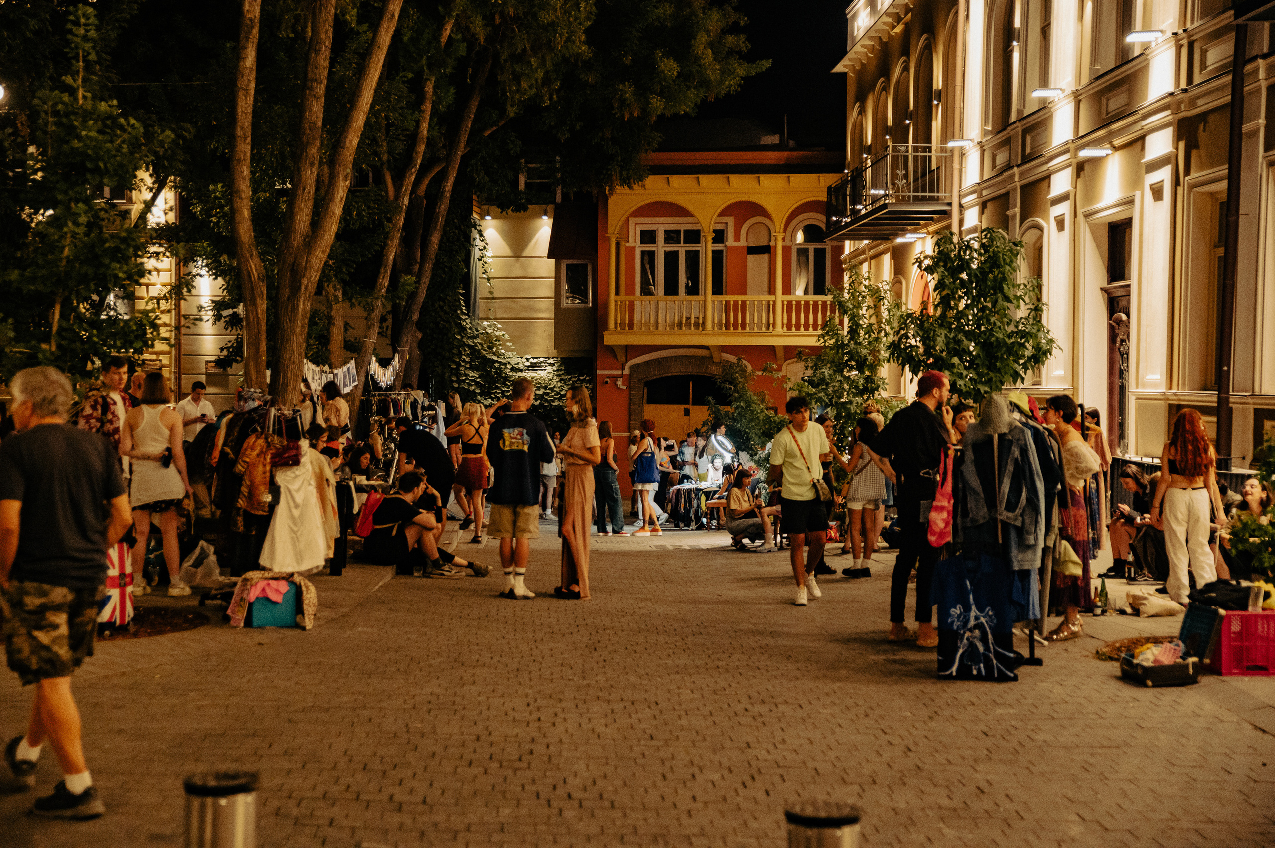 Dreamlanka market. Portrait and reportage photographer