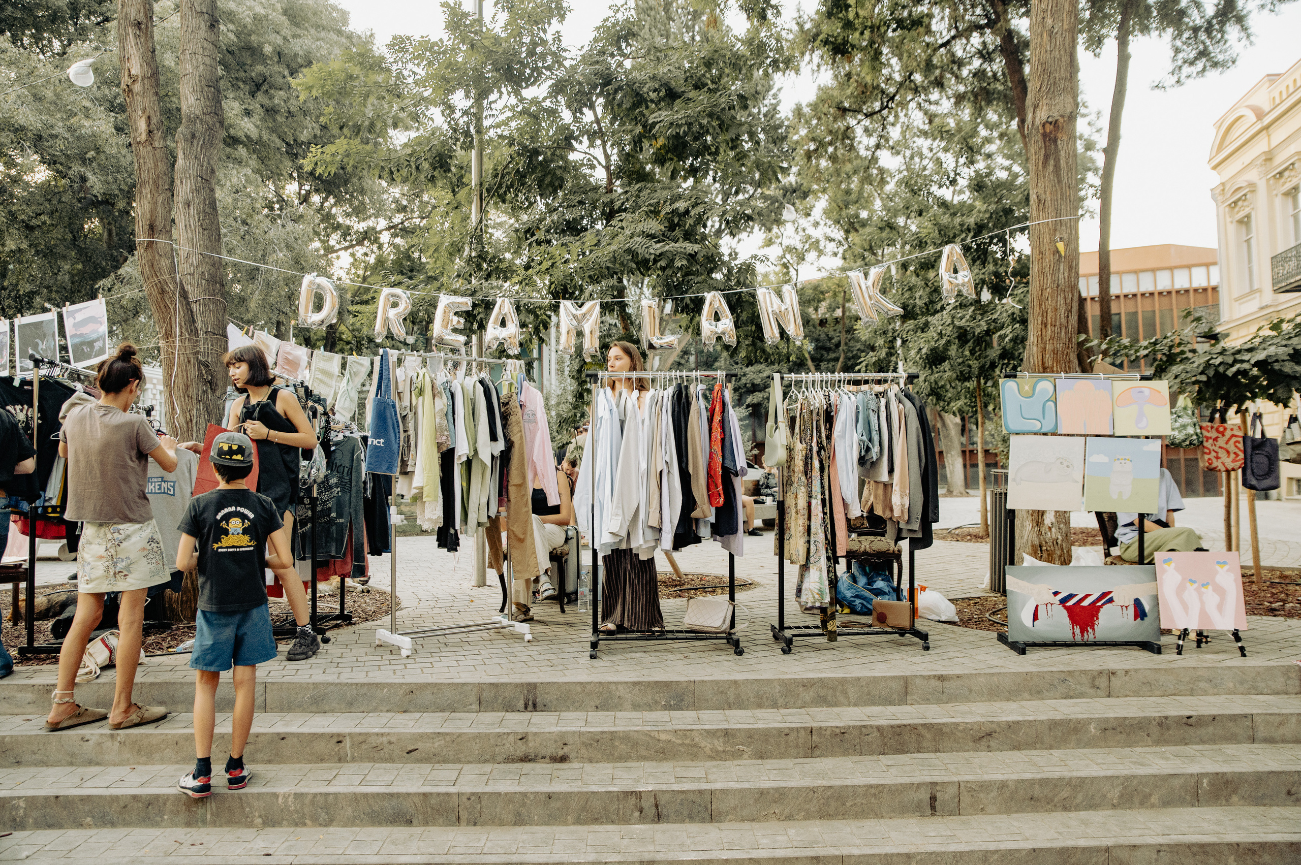 Dreamlanka market. Portrait and reportage photographer